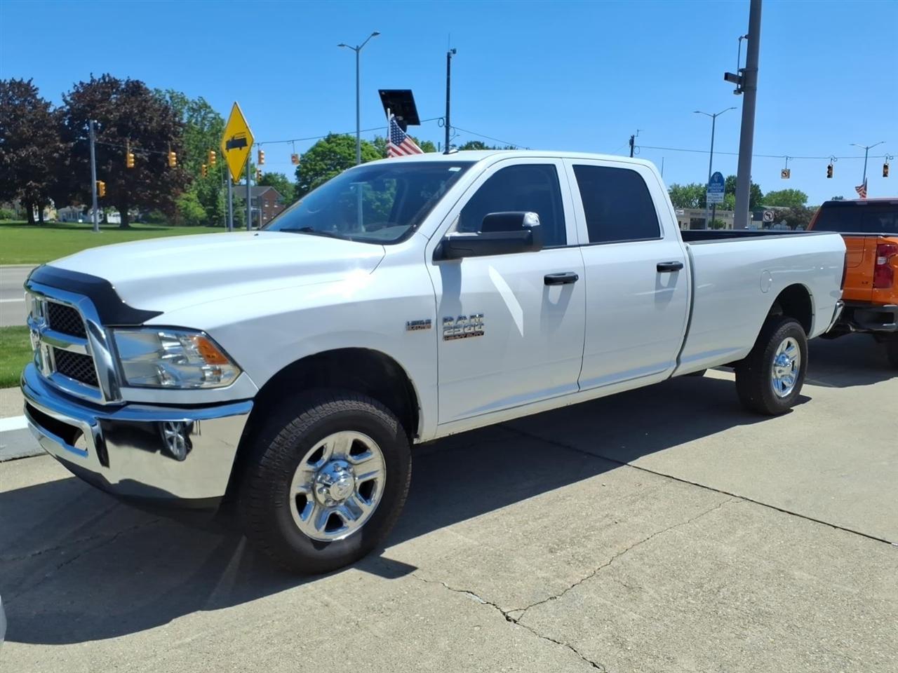 RAM 2500 Tradesman 4x4 Crew Cab 8' Box 2018