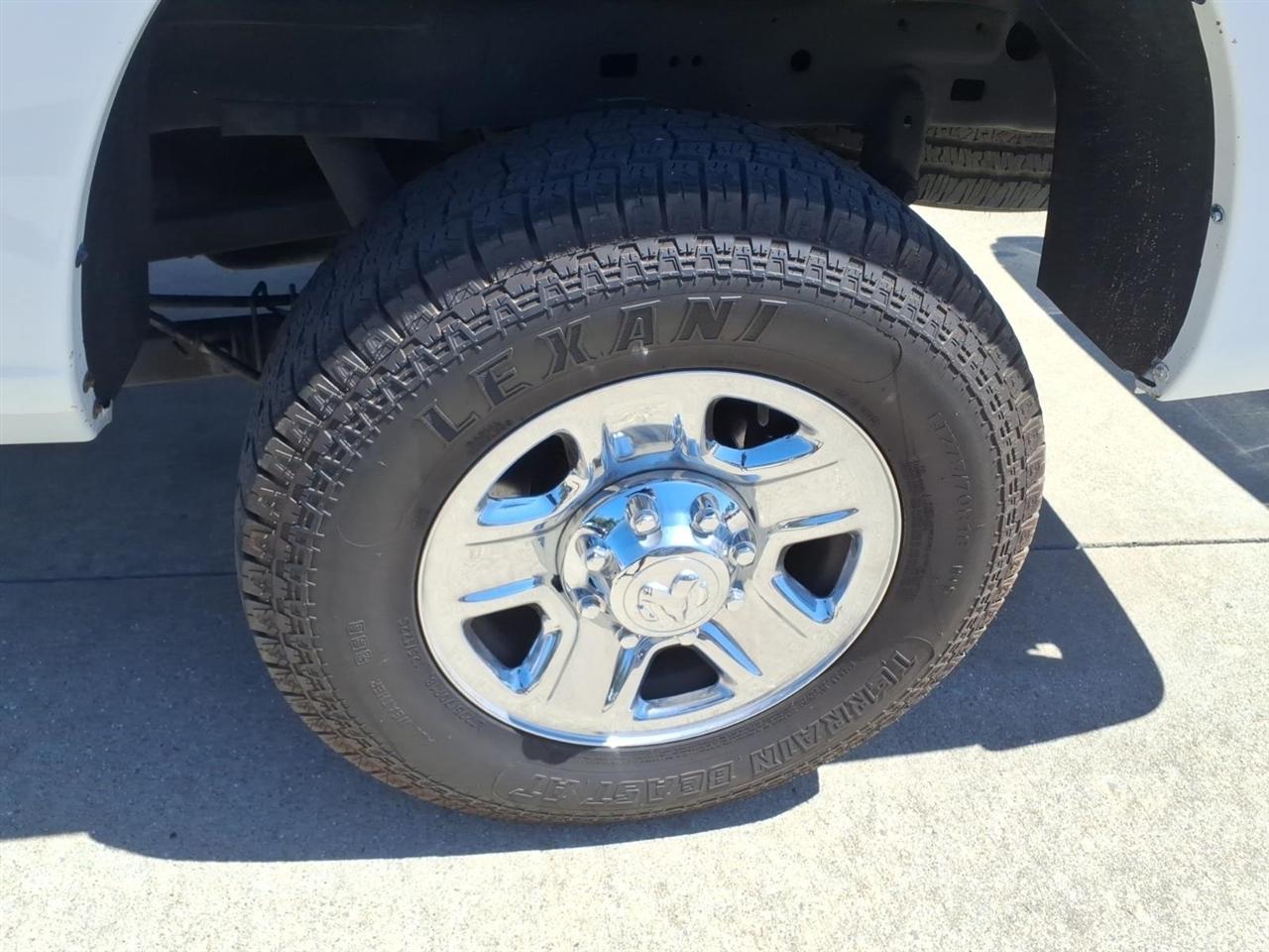 RAM 2500 Tradesman 4x4 Crew Cab 8' Box 2018