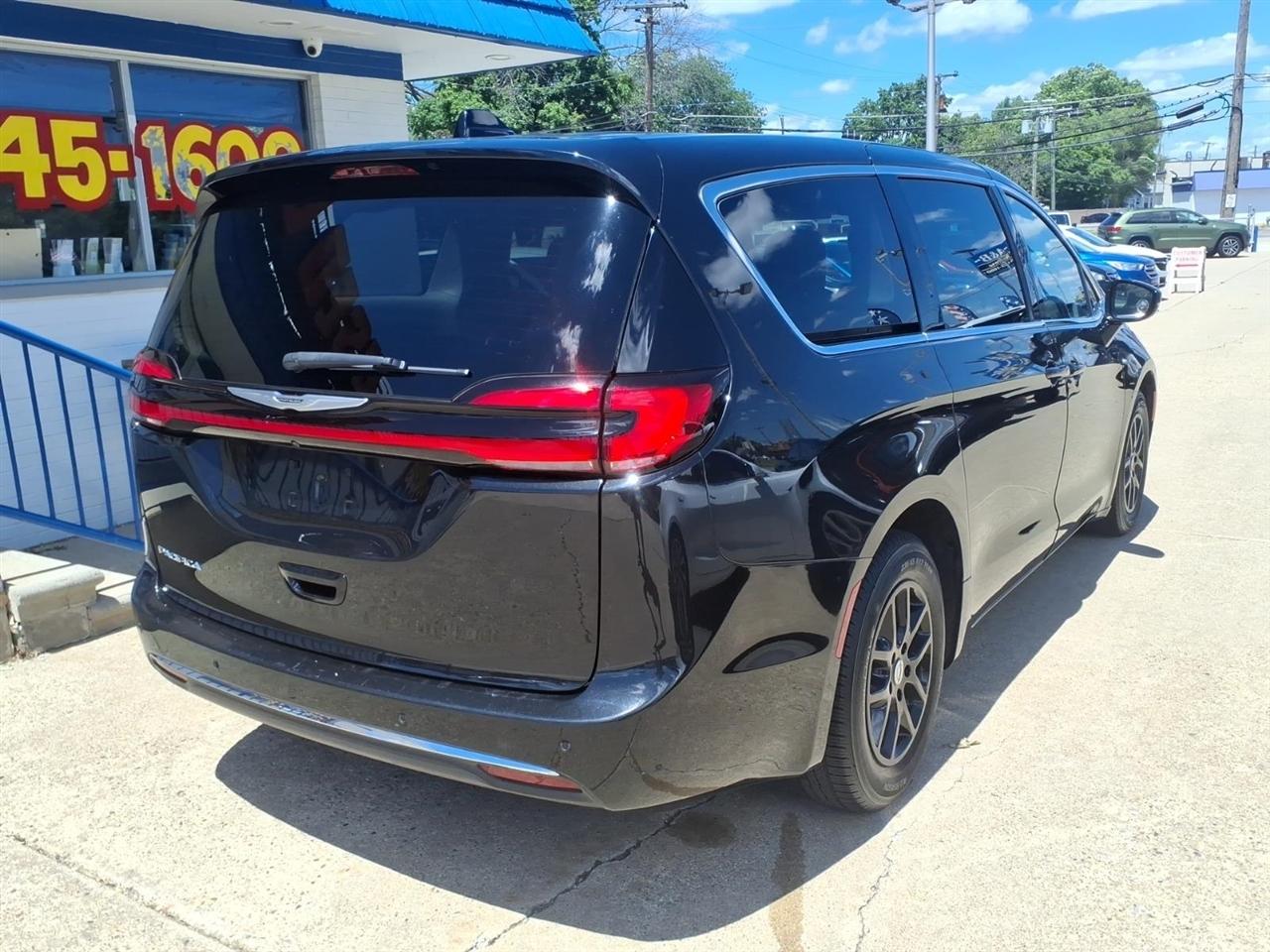 Chrysler Pacifica Touring L FWD 2024