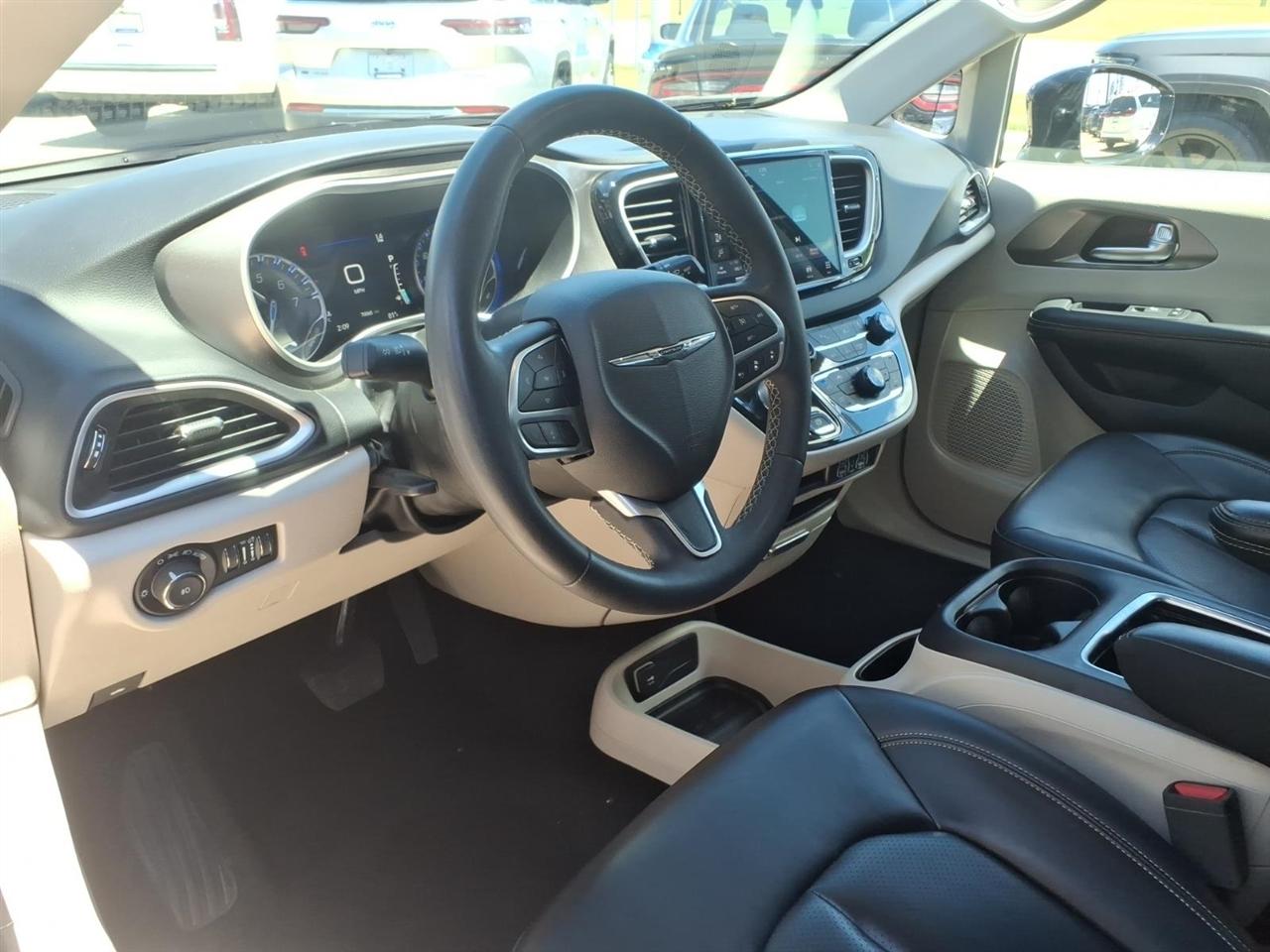 Chrysler Pacifica Touring L FWD 2024