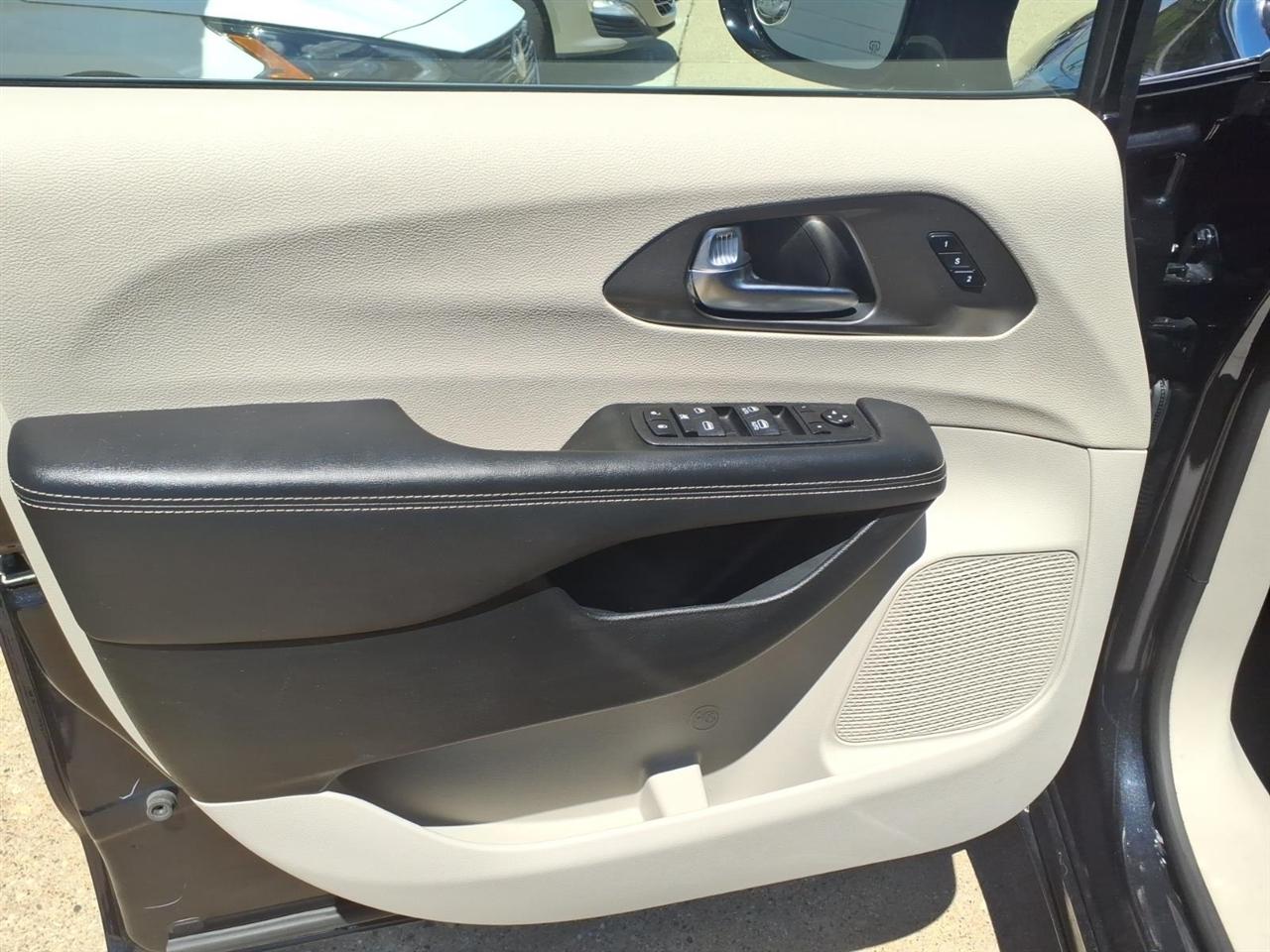 Chrysler Pacifica Touring L FWD 2024
