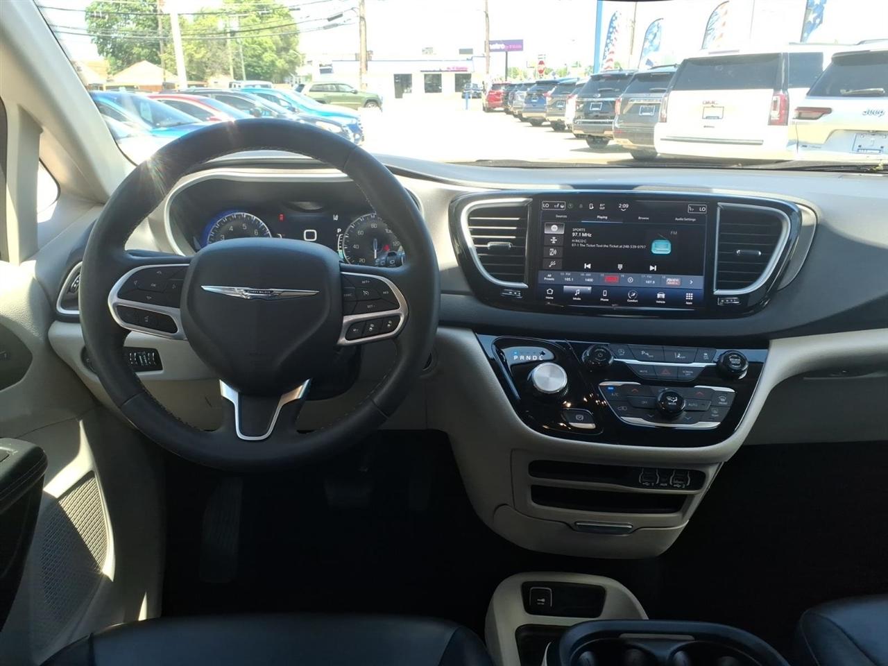 Chrysler Pacifica Touring L FWD 2024