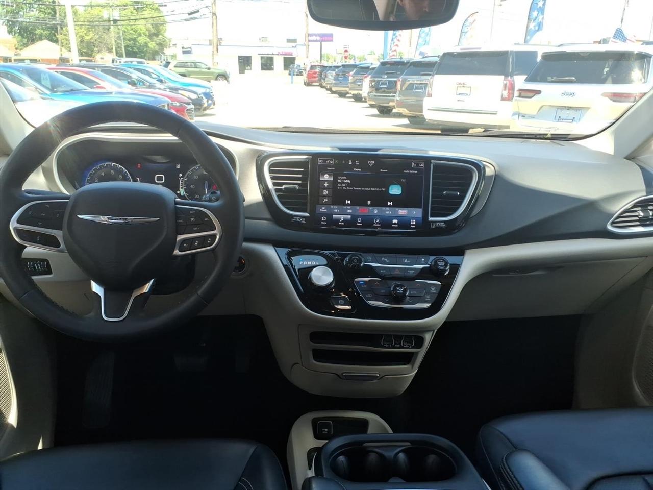 Chrysler Pacifica Touring L FWD 2024