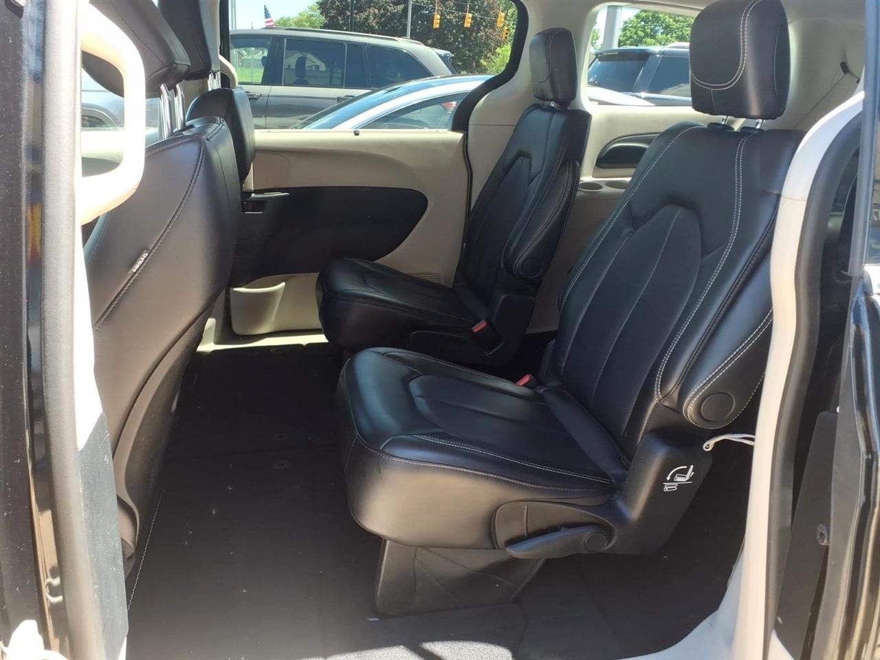Chrysler Pacifica Touring L FWD 2024