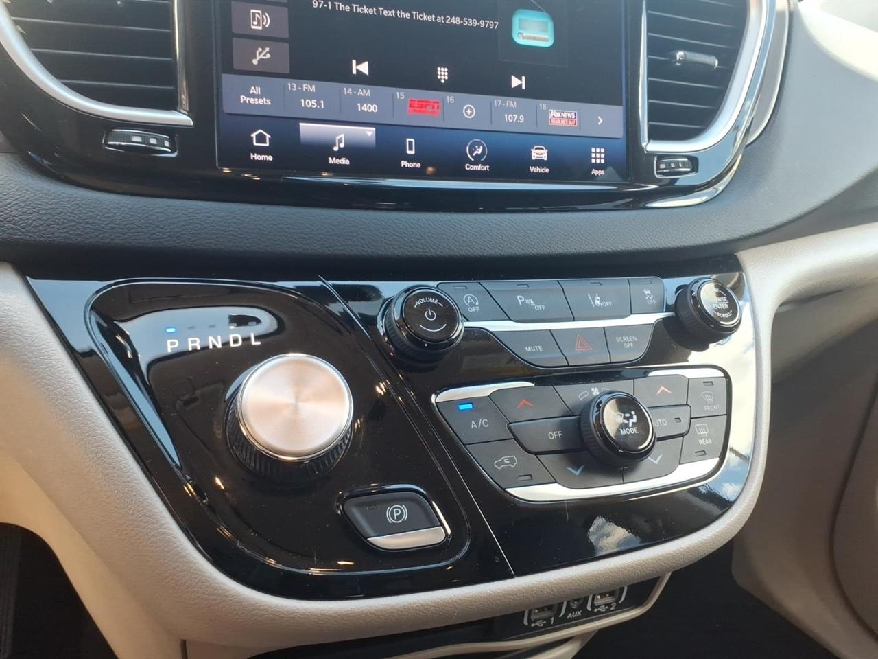 Chrysler Pacifica Touring L FWD 2024