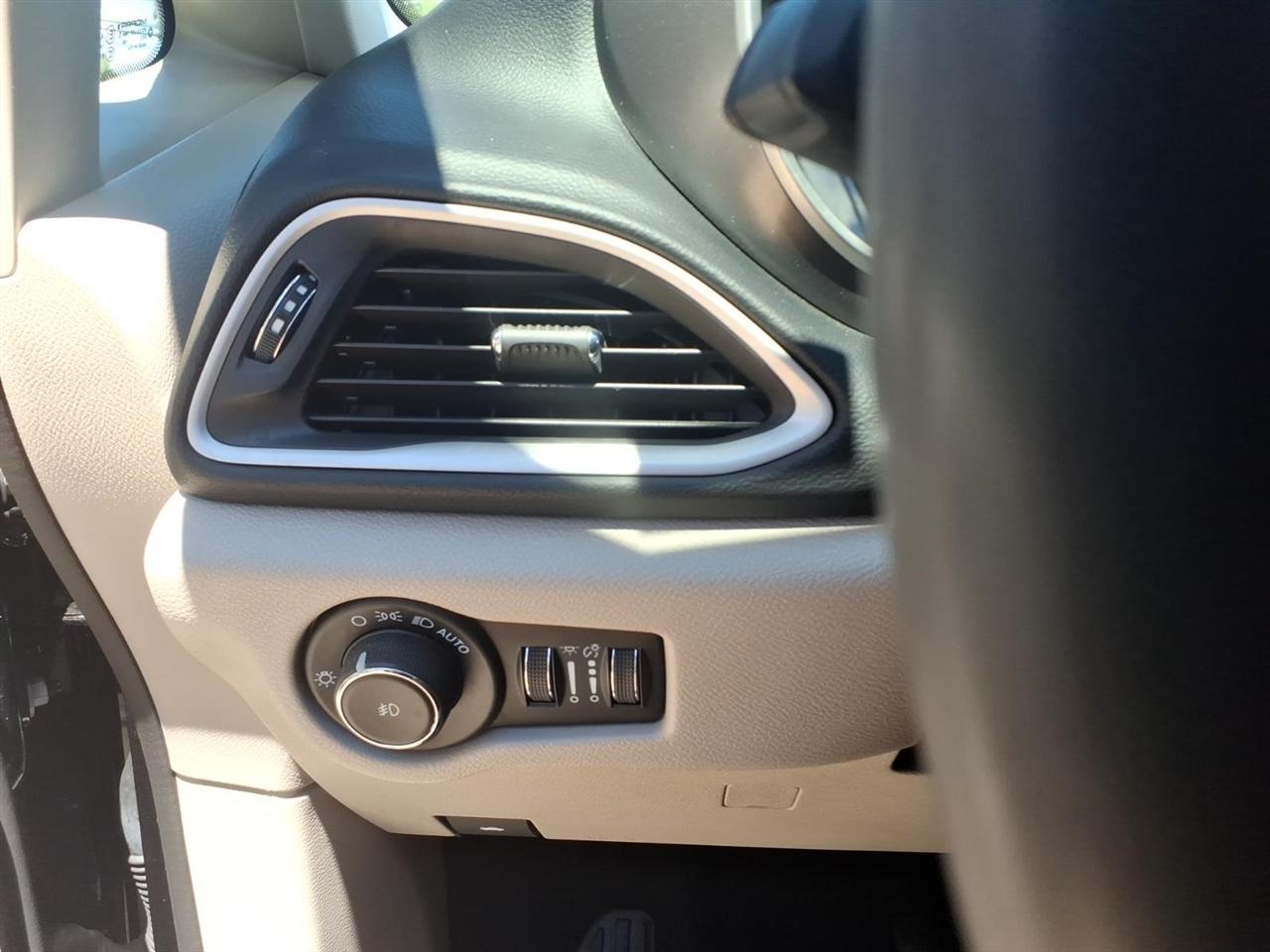Chrysler Pacifica Touring L FWD 2024