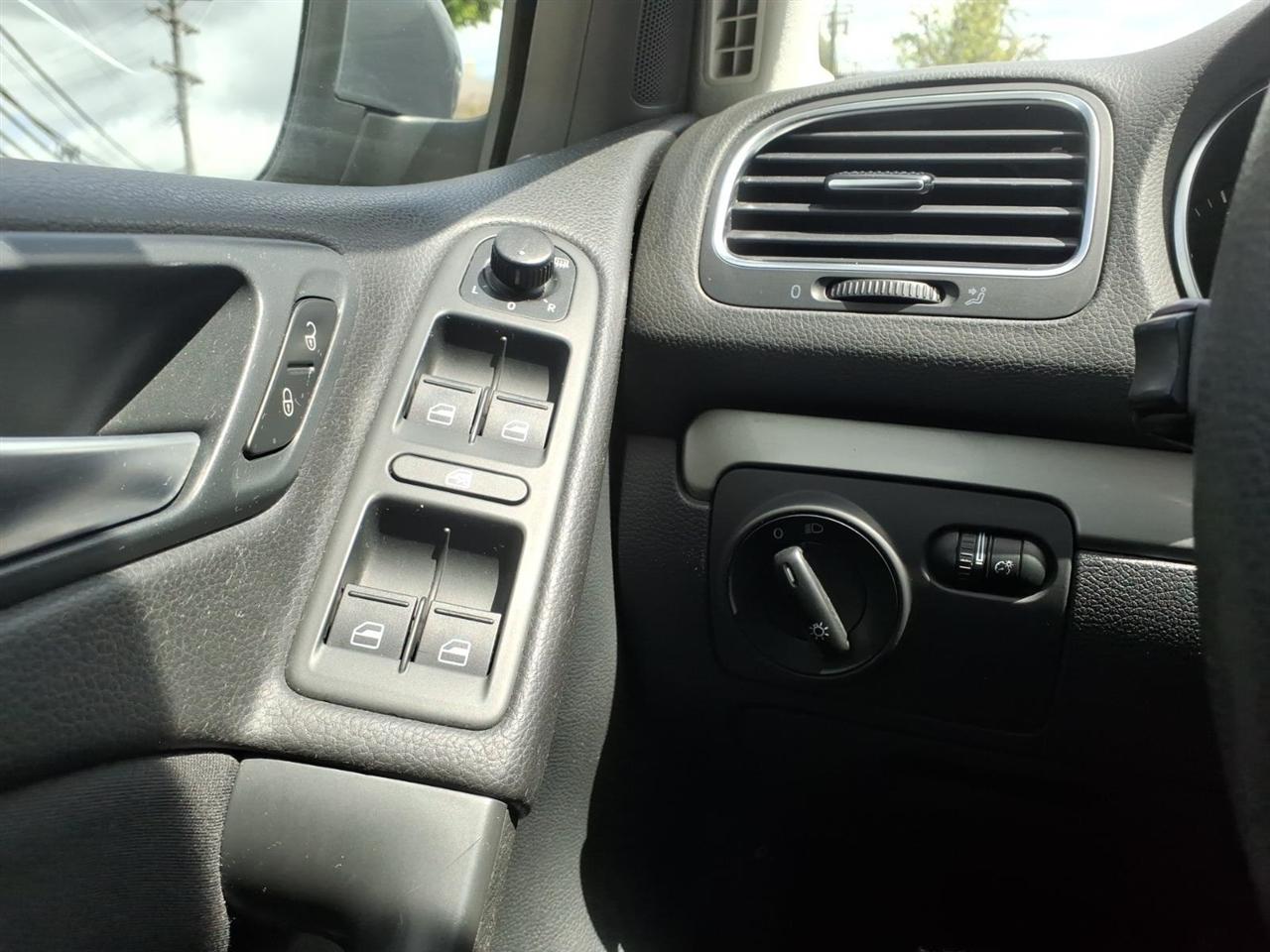 Volkswagen Golf 4dr HB Auto PZEV 2014