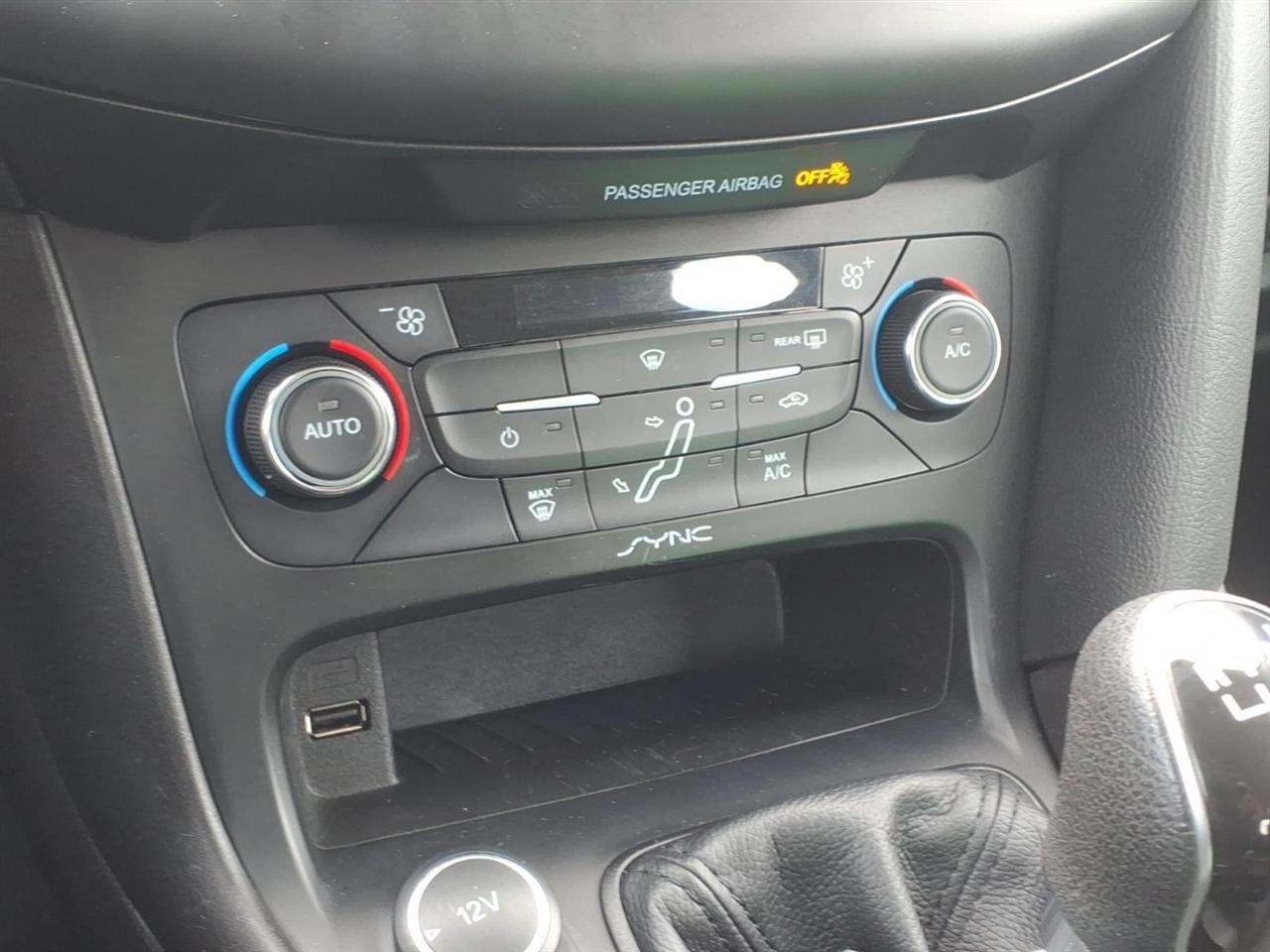 Ford Focus SE Sedan 2017
