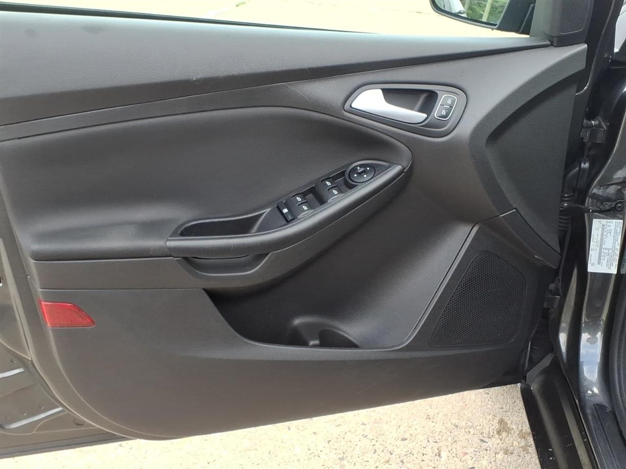 Ford Focus SE Sedan 2017