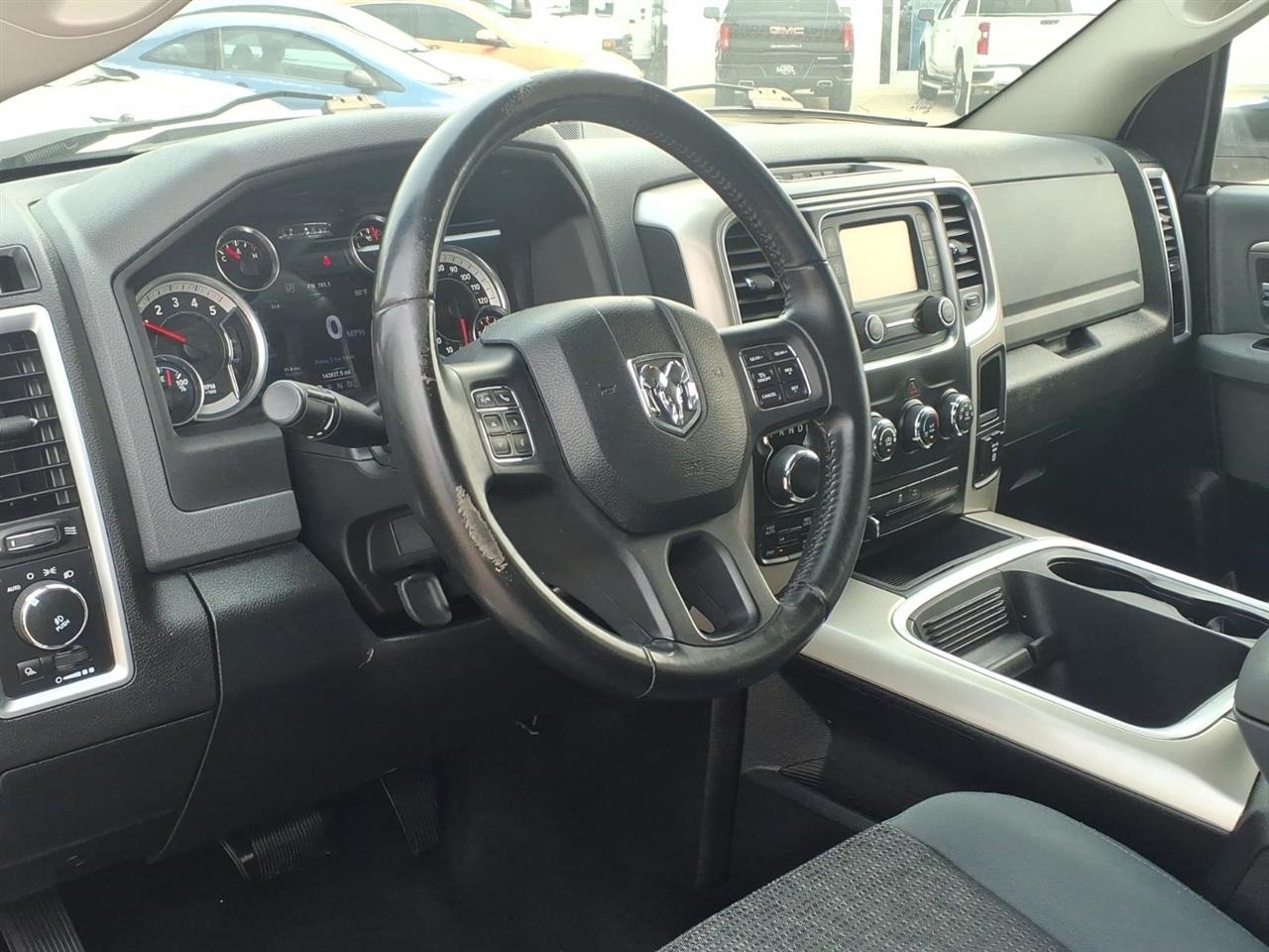 RAM 1500 4WD Crew Cab 149" Big Horn 2015