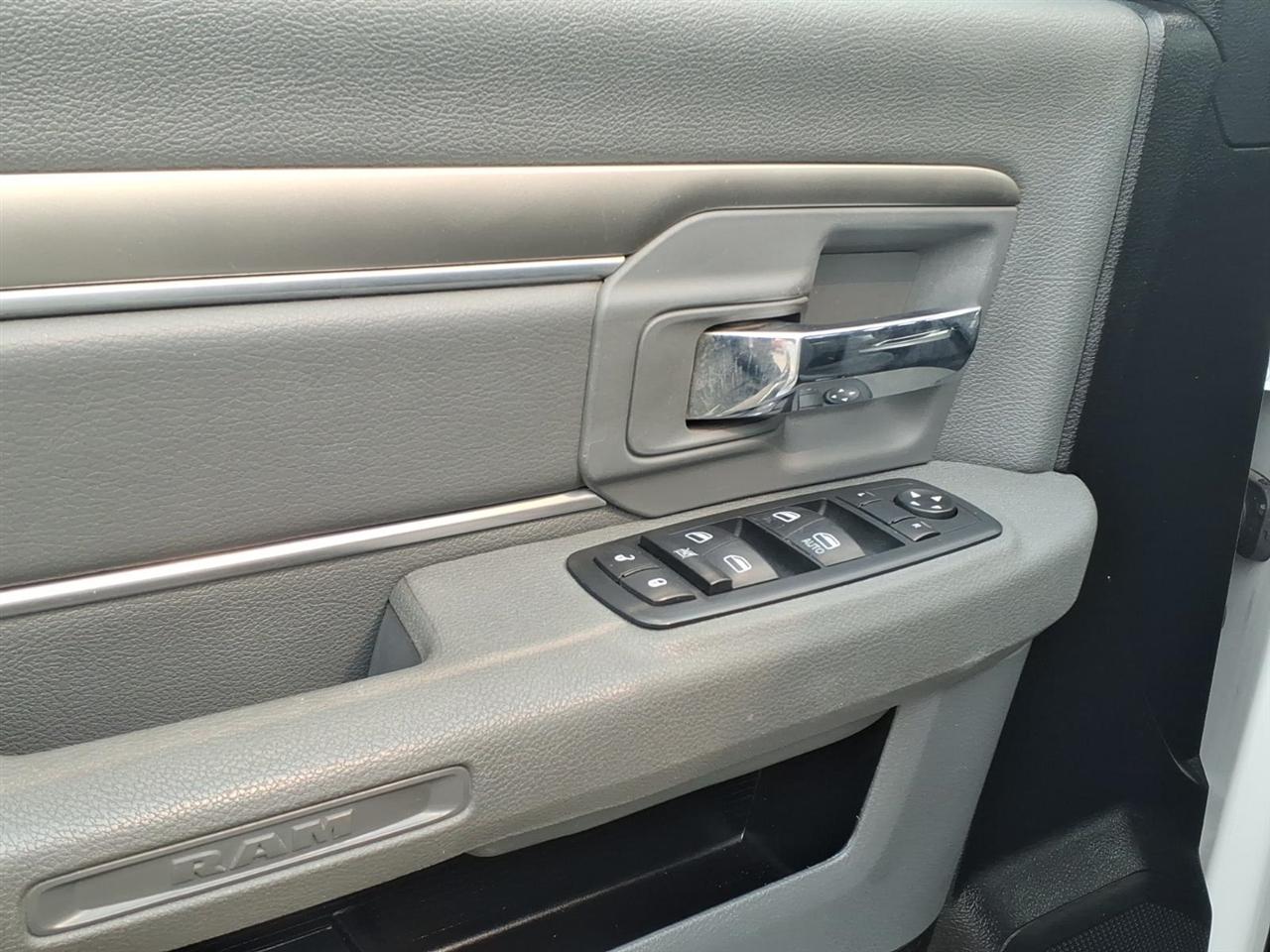RAM 1500 4WD Crew Cab 149" Big Horn 2015
