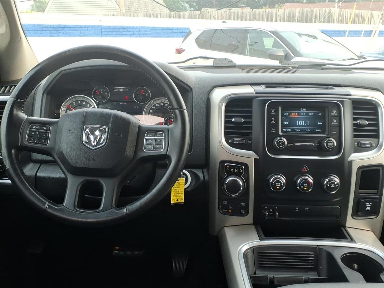 RAM 1500 4WD Crew Cab 149" Big Horn 2015