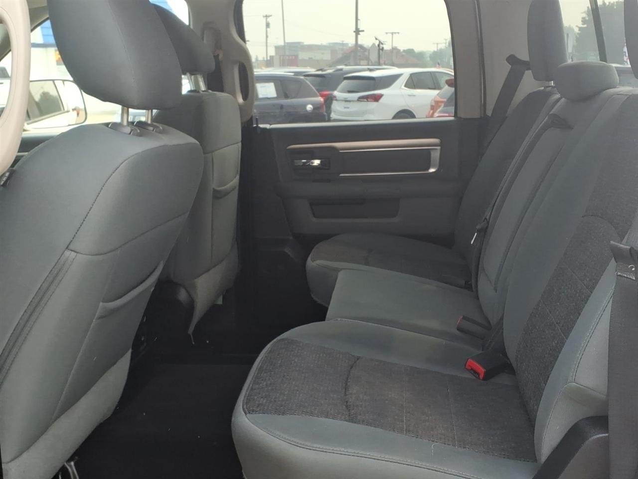 RAM 1500 4WD Crew Cab 149" Big Horn 2015