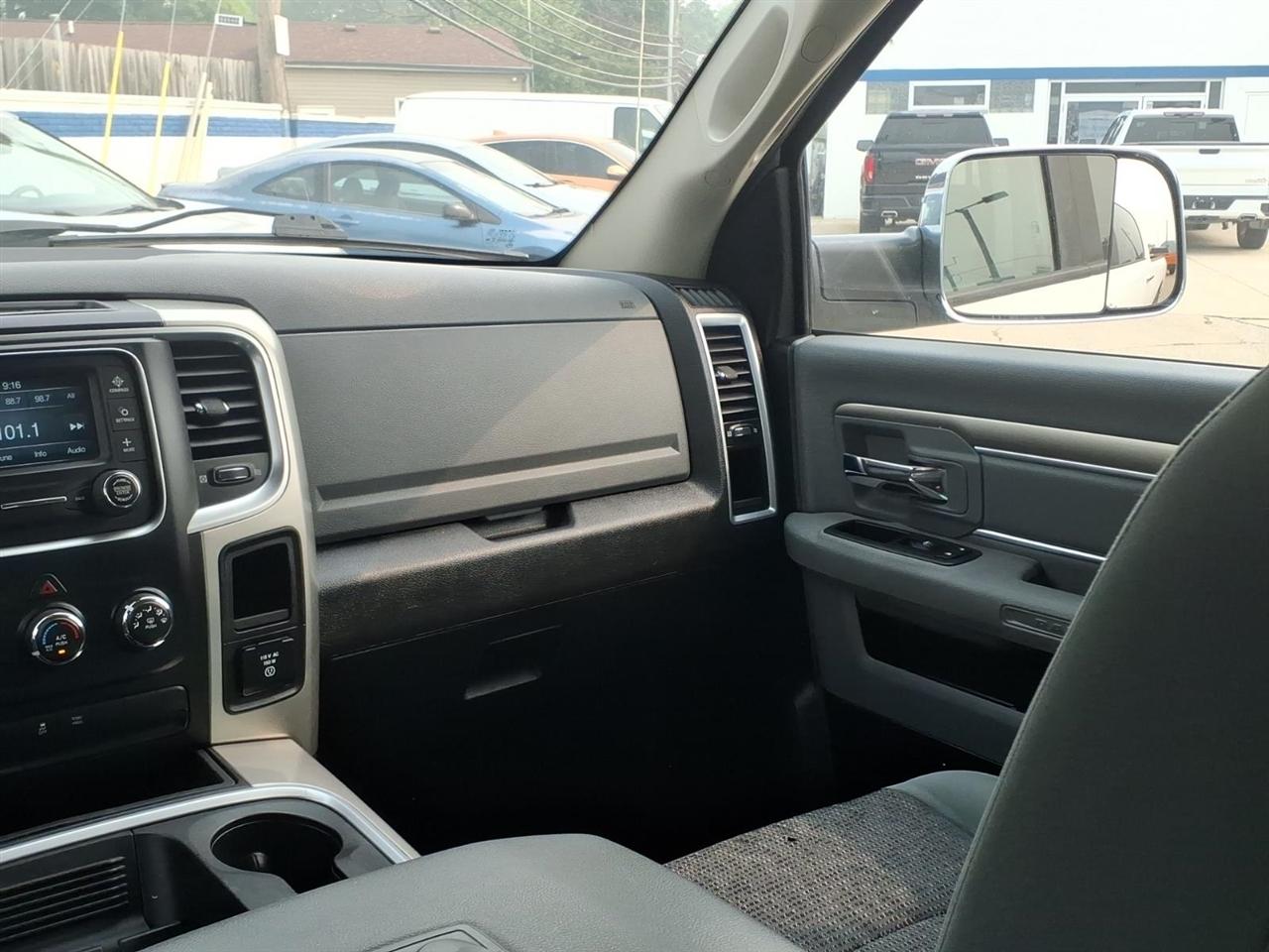 RAM 1500 4WD Crew Cab 149" Big Horn 2015