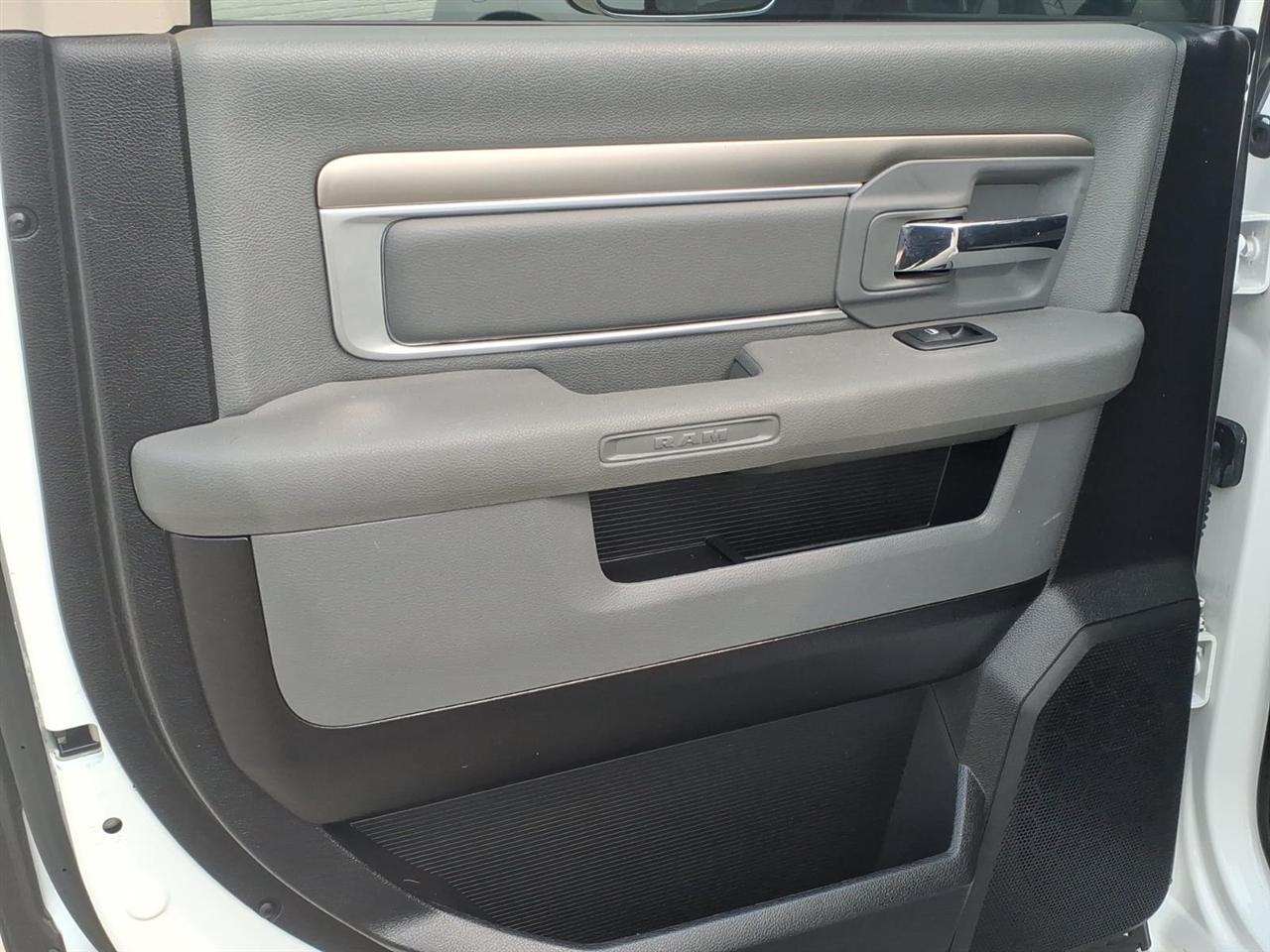 RAM 1500 4WD Crew Cab 149" Big Horn 2015