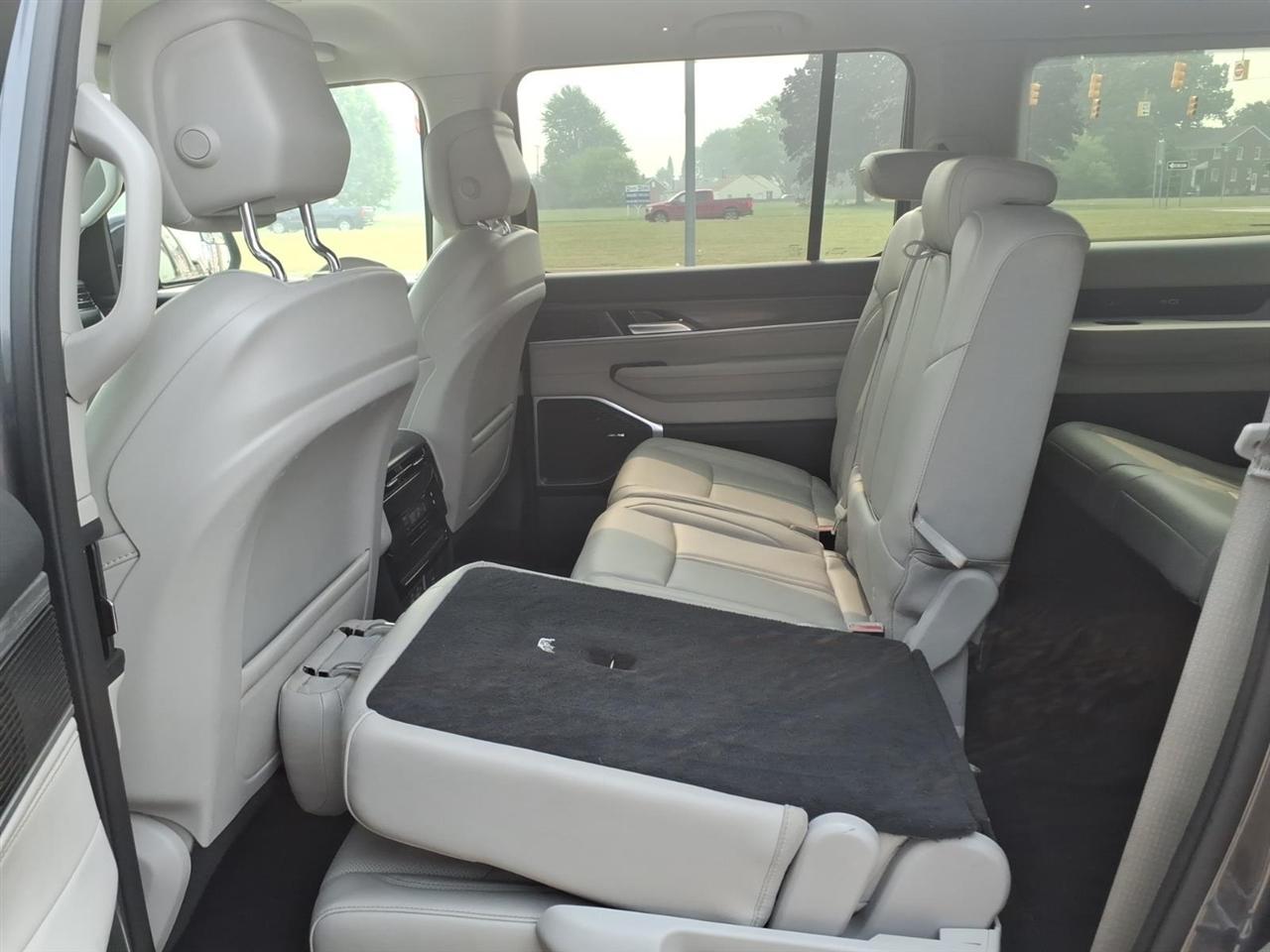 Jeep Wagoneer L Series II 4x4 2023