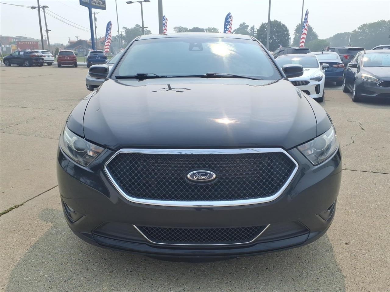 Ford Taurus 4dr Sdn SHO AWD 2015