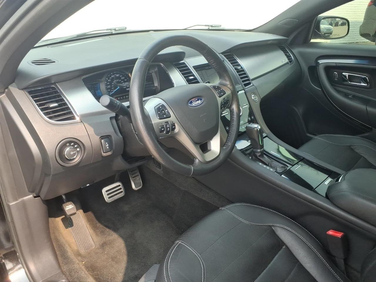 Ford Taurus 4dr Sdn SHO AWD 2015