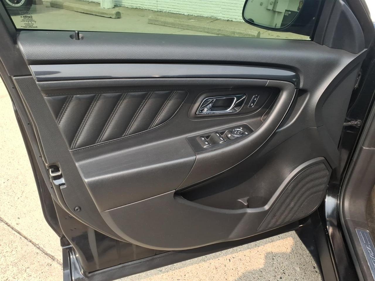 Ford Taurus 4dr Sdn SHO AWD 2015