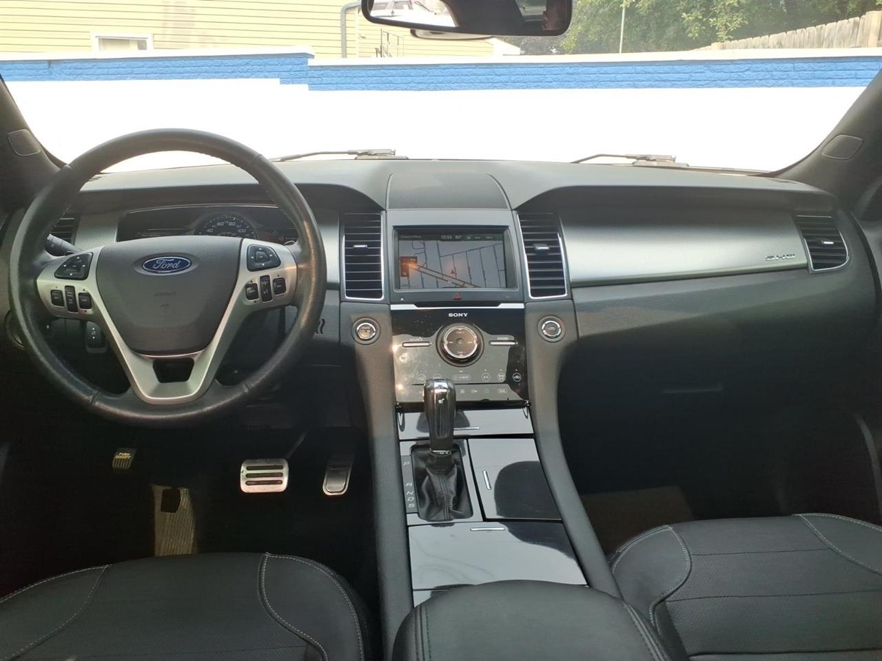 Ford Taurus 4dr Sdn SHO AWD 2015