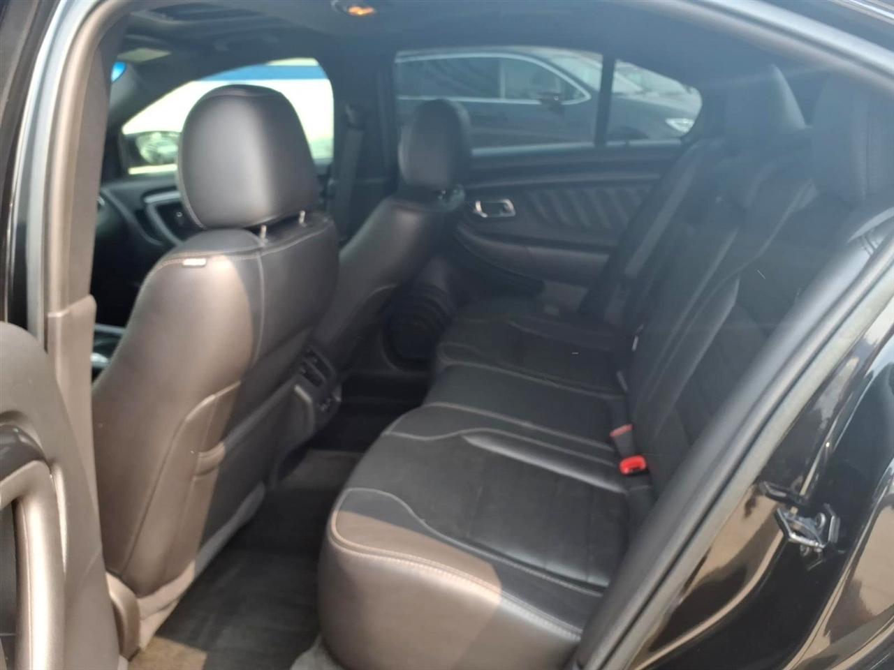 Ford Taurus 4dr Sdn SHO AWD 2015