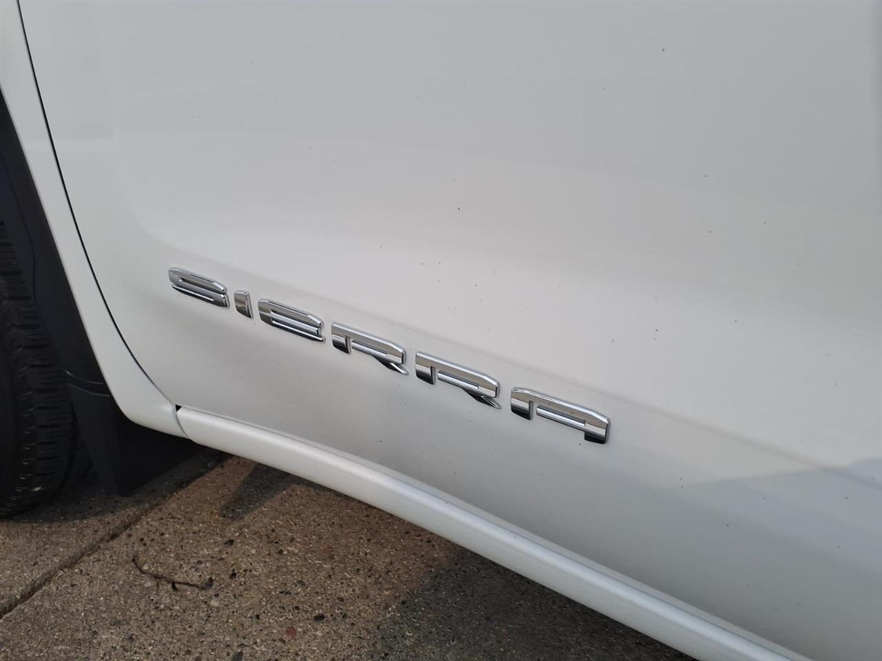 GMC Sierra 1500 4WD Crew Cab 147" SLT 2025
