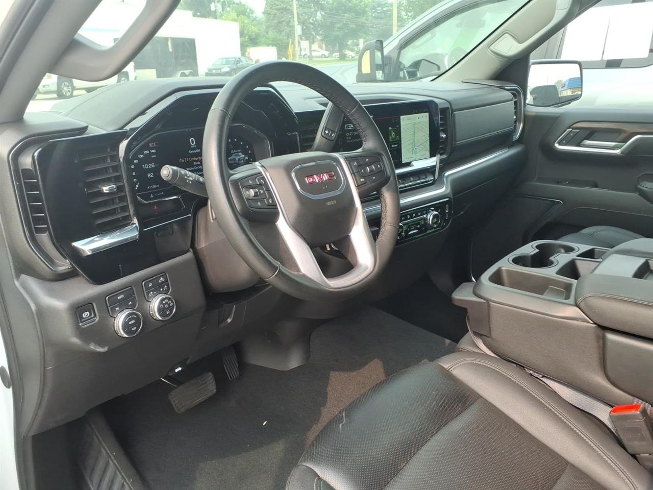 GMC Sierra 1500 4WD Crew Cab 147" SLT 2025