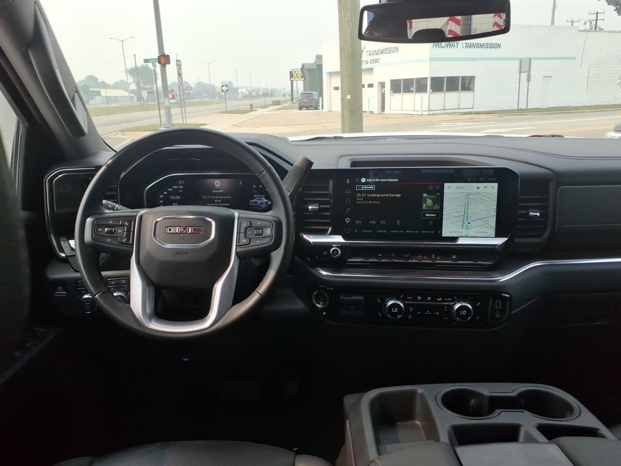 GMC Sierra 1500 4WD Crew Cab 147" SLT 2025