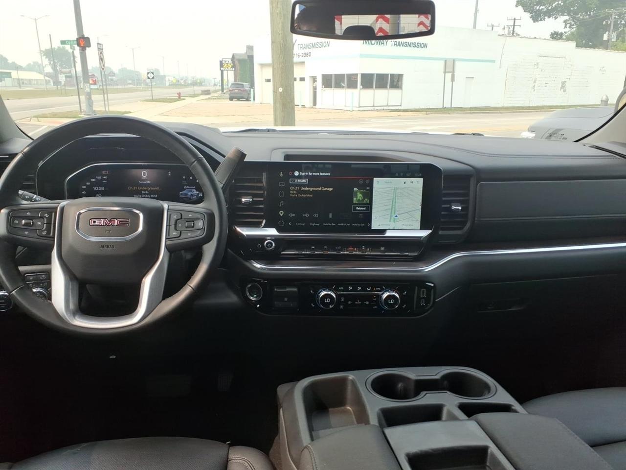 GMC Sierra 1500 4WD Crew Cab 147" SLT 2025