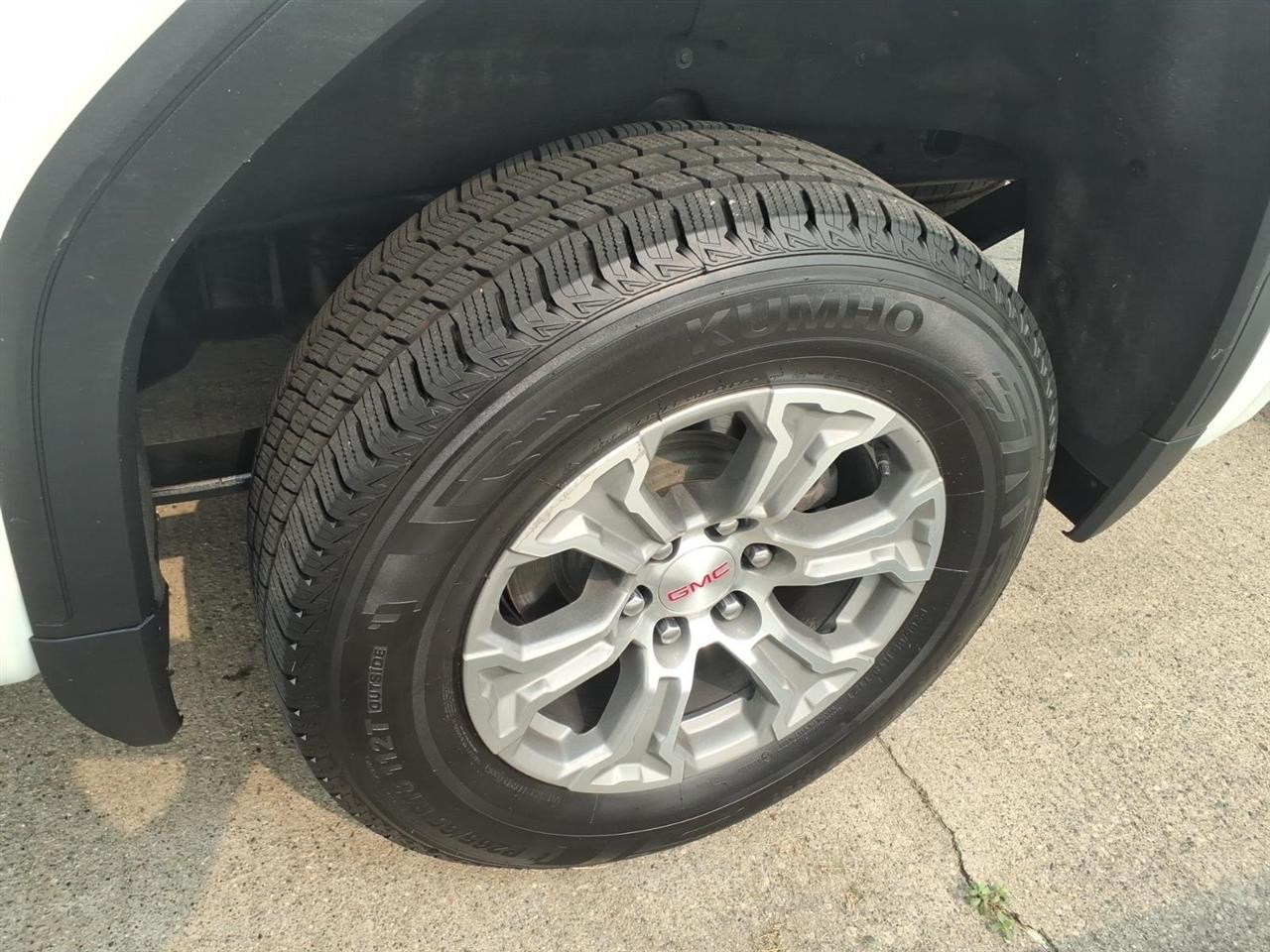GMC Sierra 1500 4WD Crew Cab 147" SLT 2025