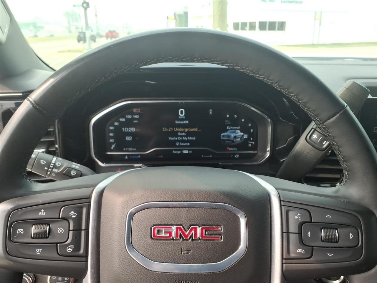 GMC Sierra 1500 4WD Crew Cab 147" SLT 2025