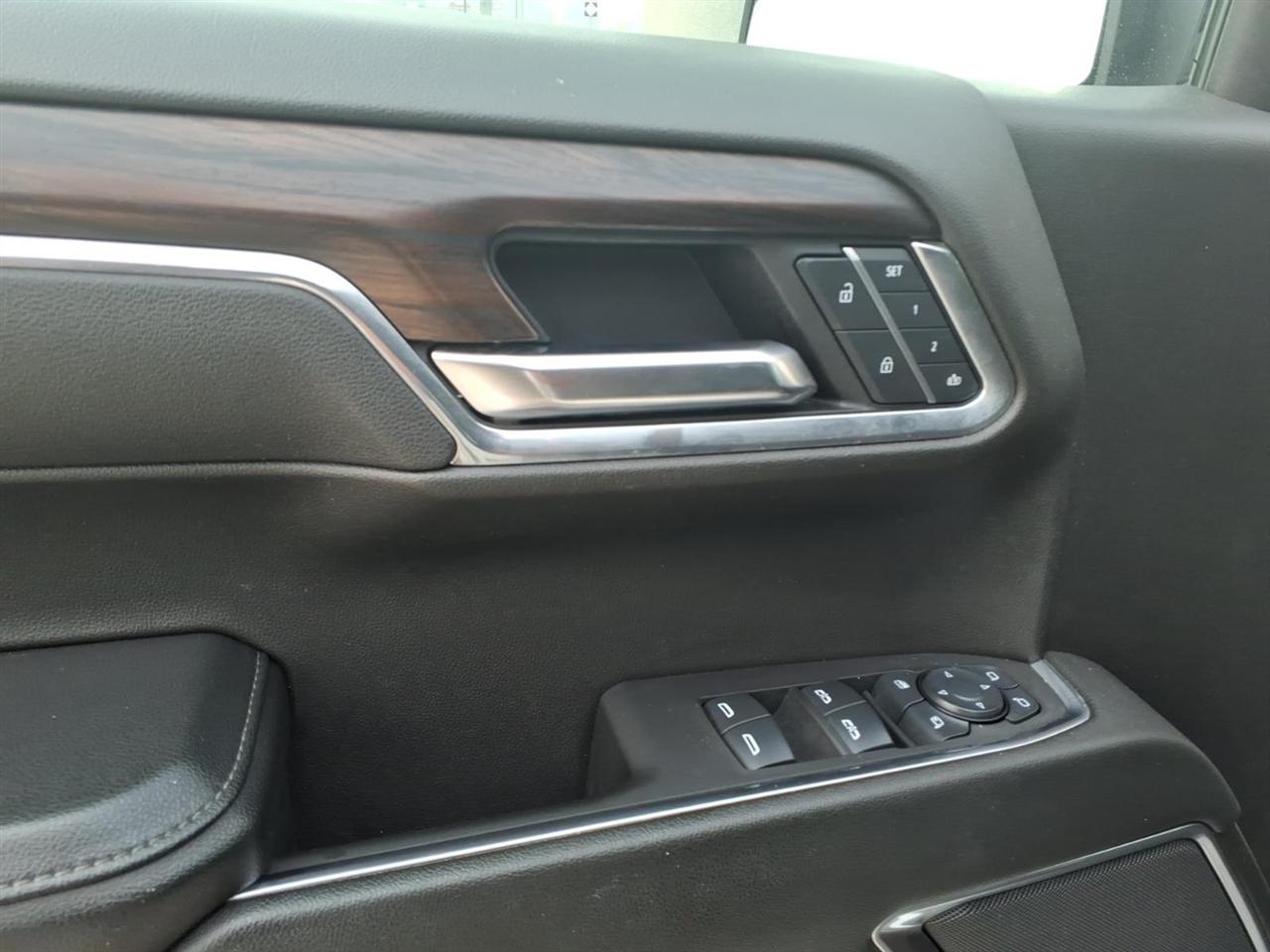 GMC Sierra 1500 4WD Crew Cab 147" SLT 2025