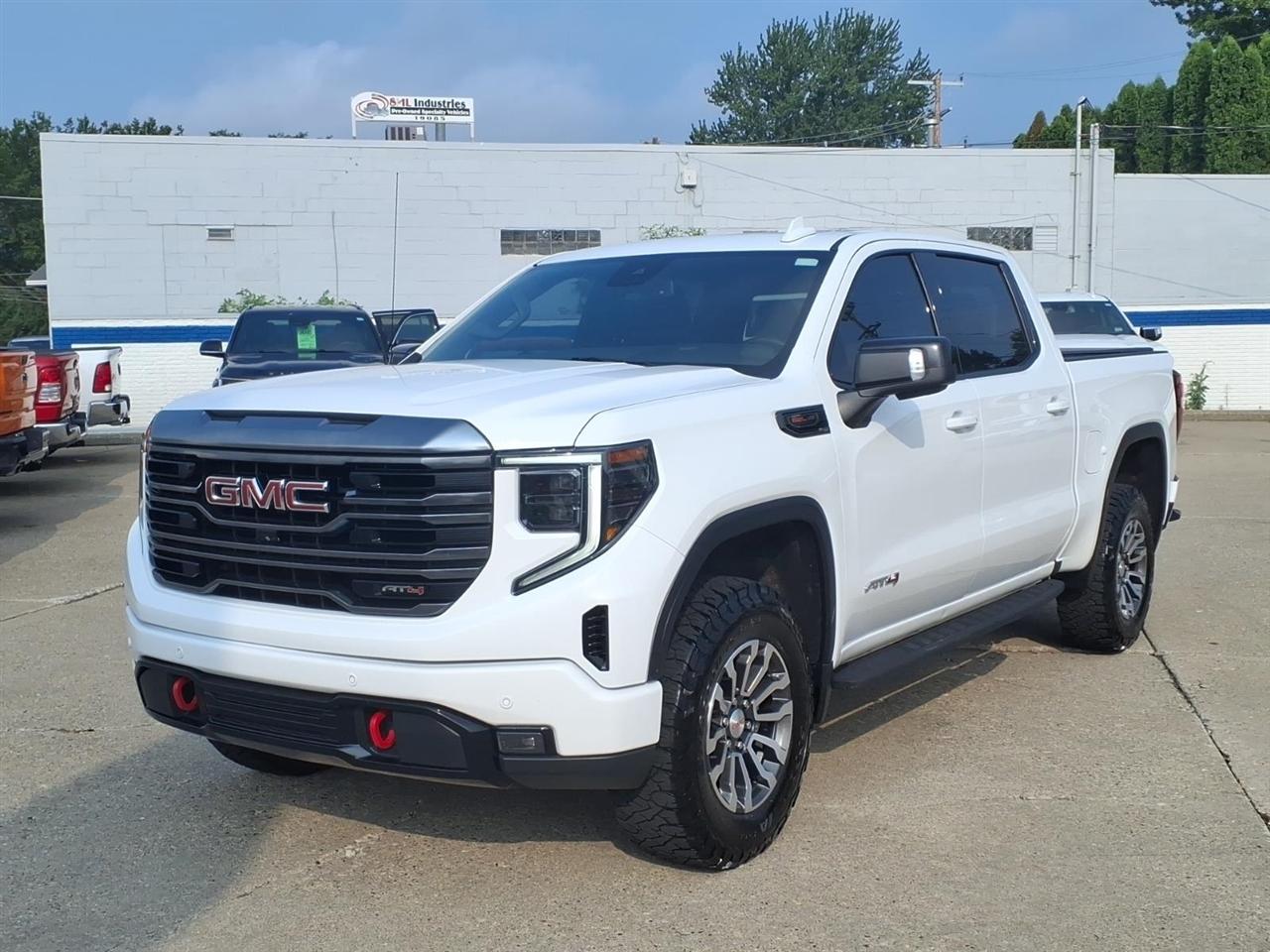 GMC Sierra 1500 4WD Crew Cab 147" AT4 2023