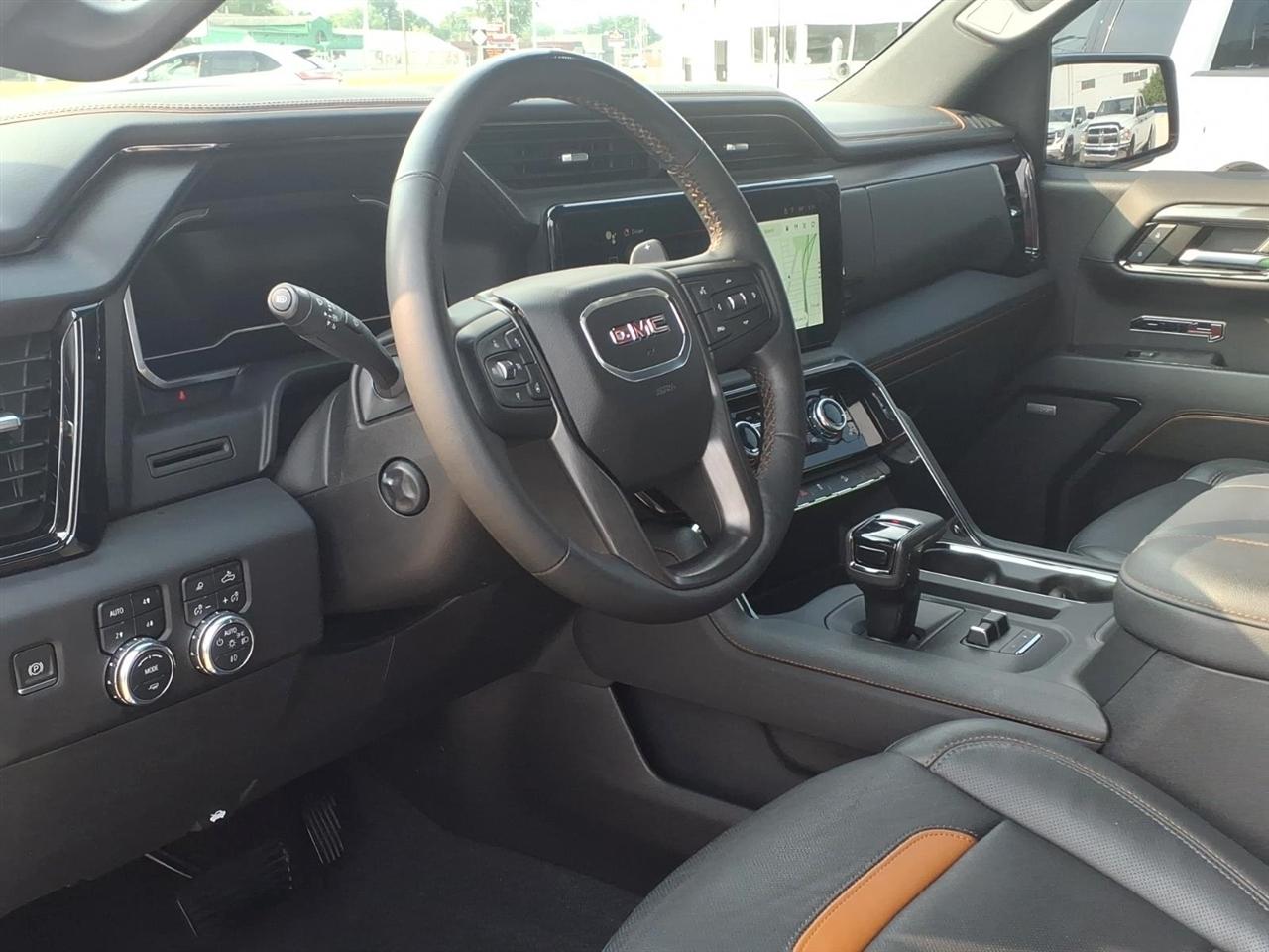 GMC Sierra 1500 4WD Crew Cab 147" AT4 2023