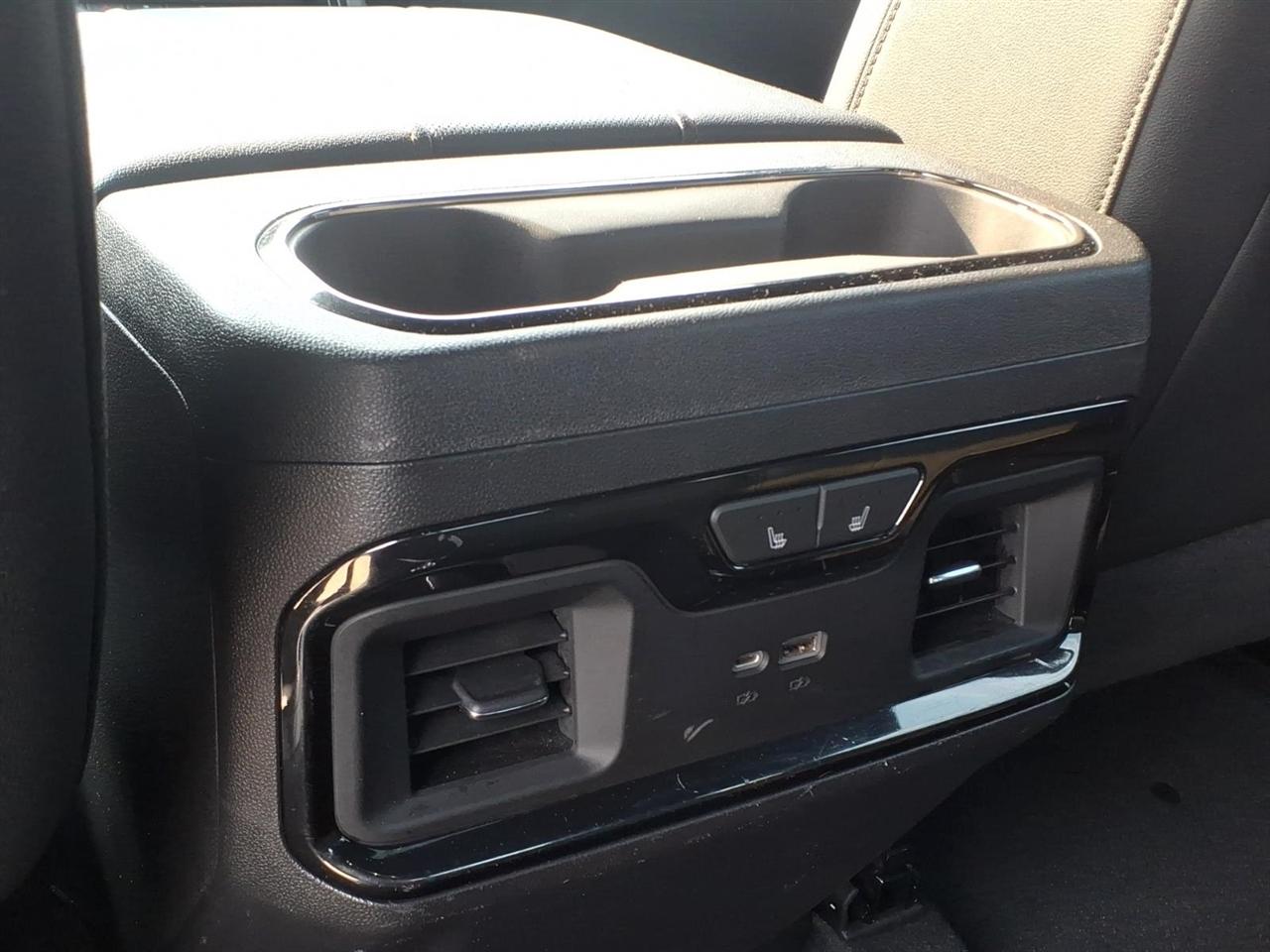 GMC Sierra 1500 4WD Crew Cab 147" AT4 2023