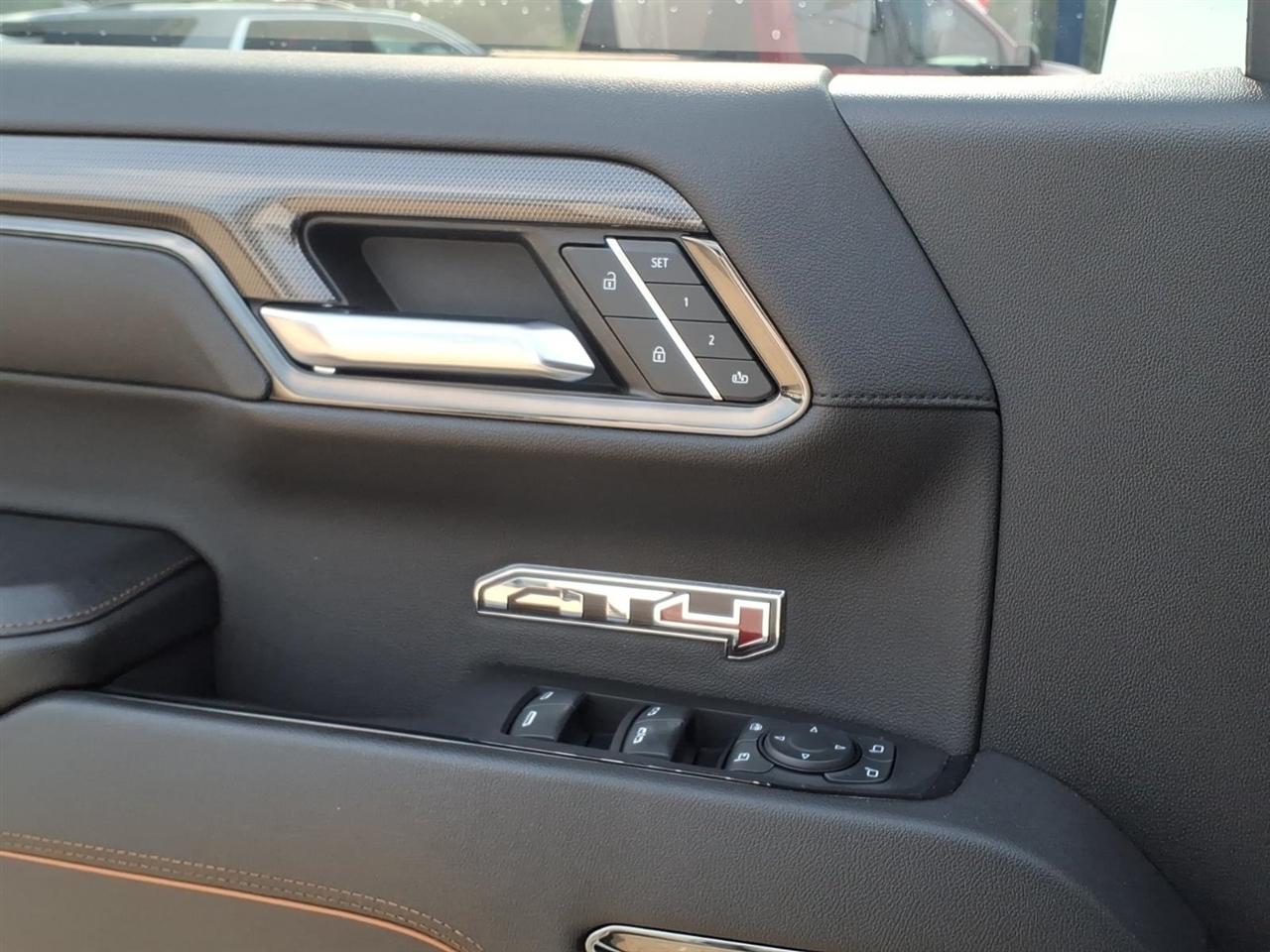 GMC Sierra 1500 4WD Crew Cab 147" AT4 2023