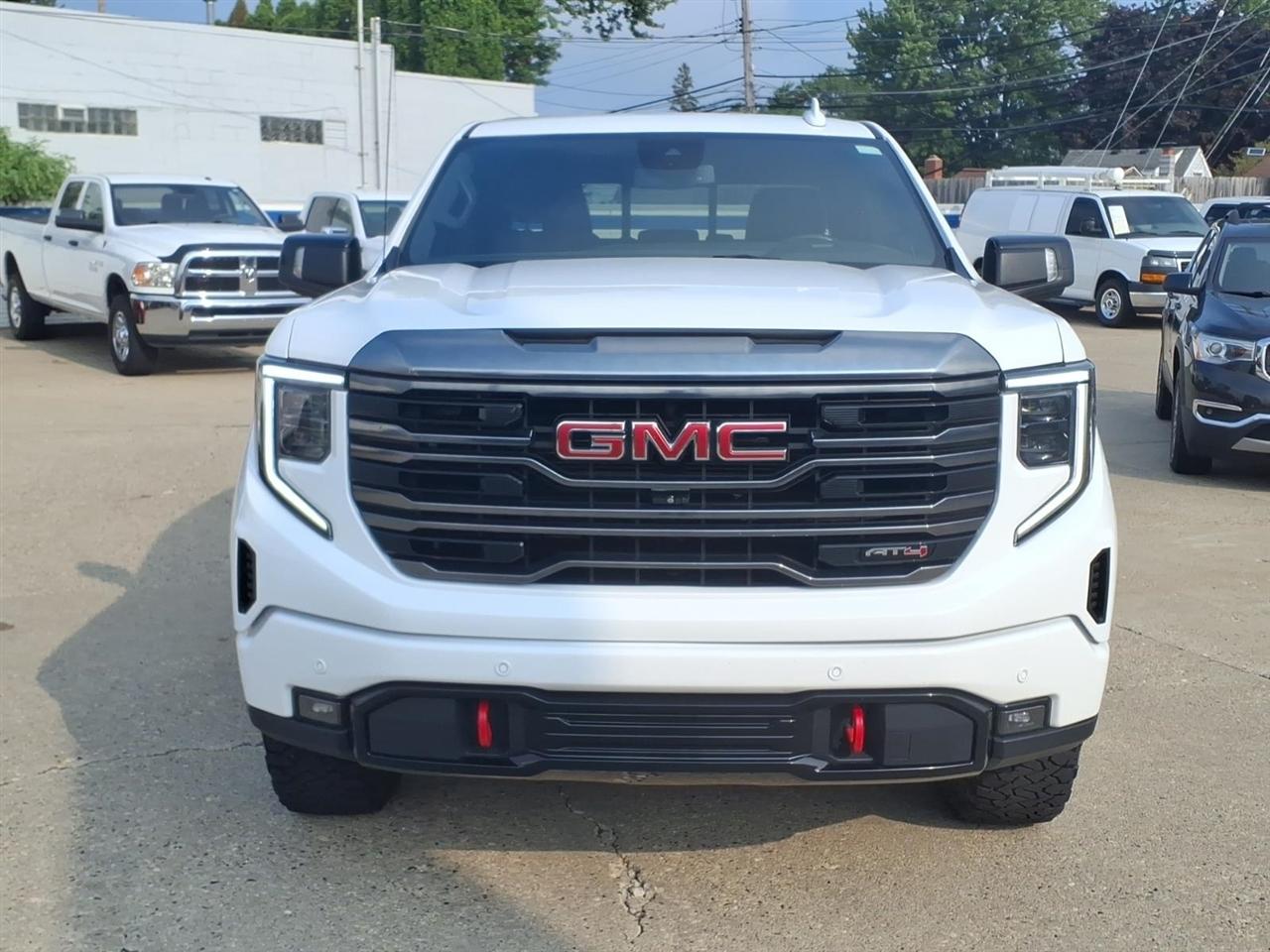GMC Sierra 1500 4WD Crew Cab 147" AT4 2023