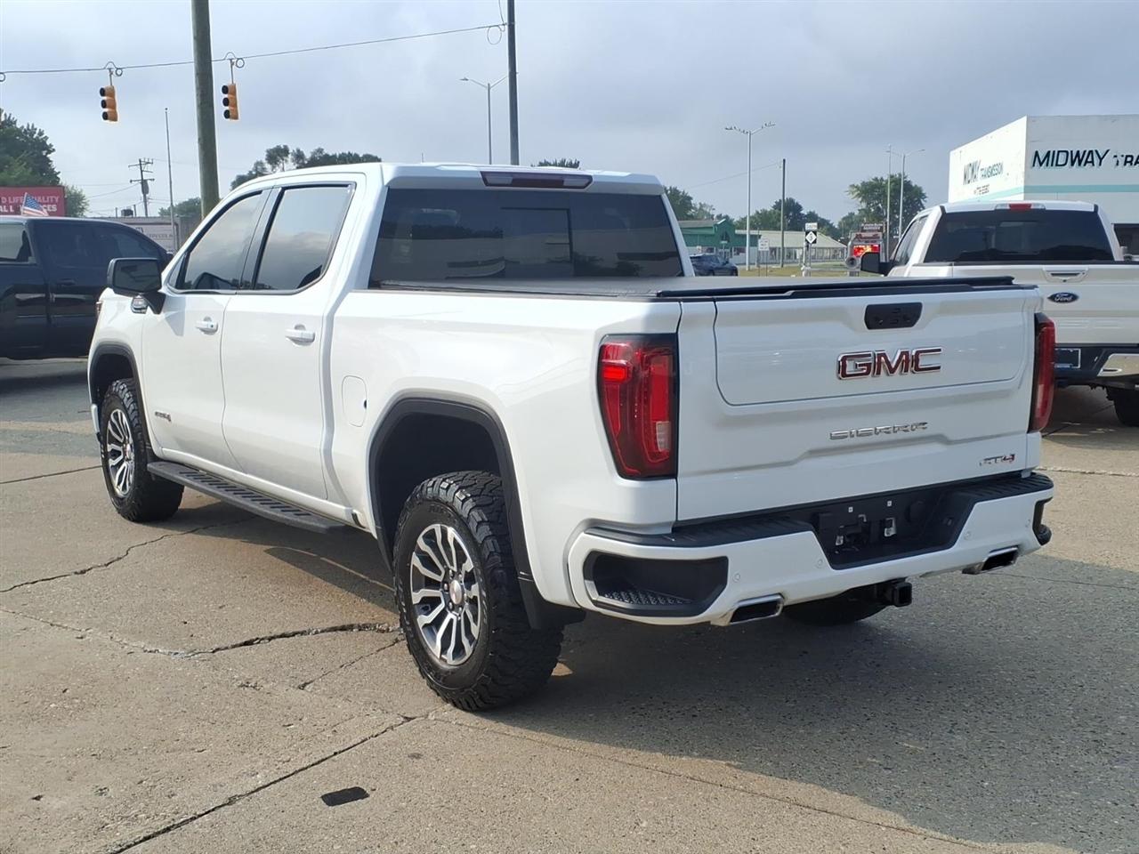 GMC Sierra 1500 4WD Crew Cab 147" AT4 2023