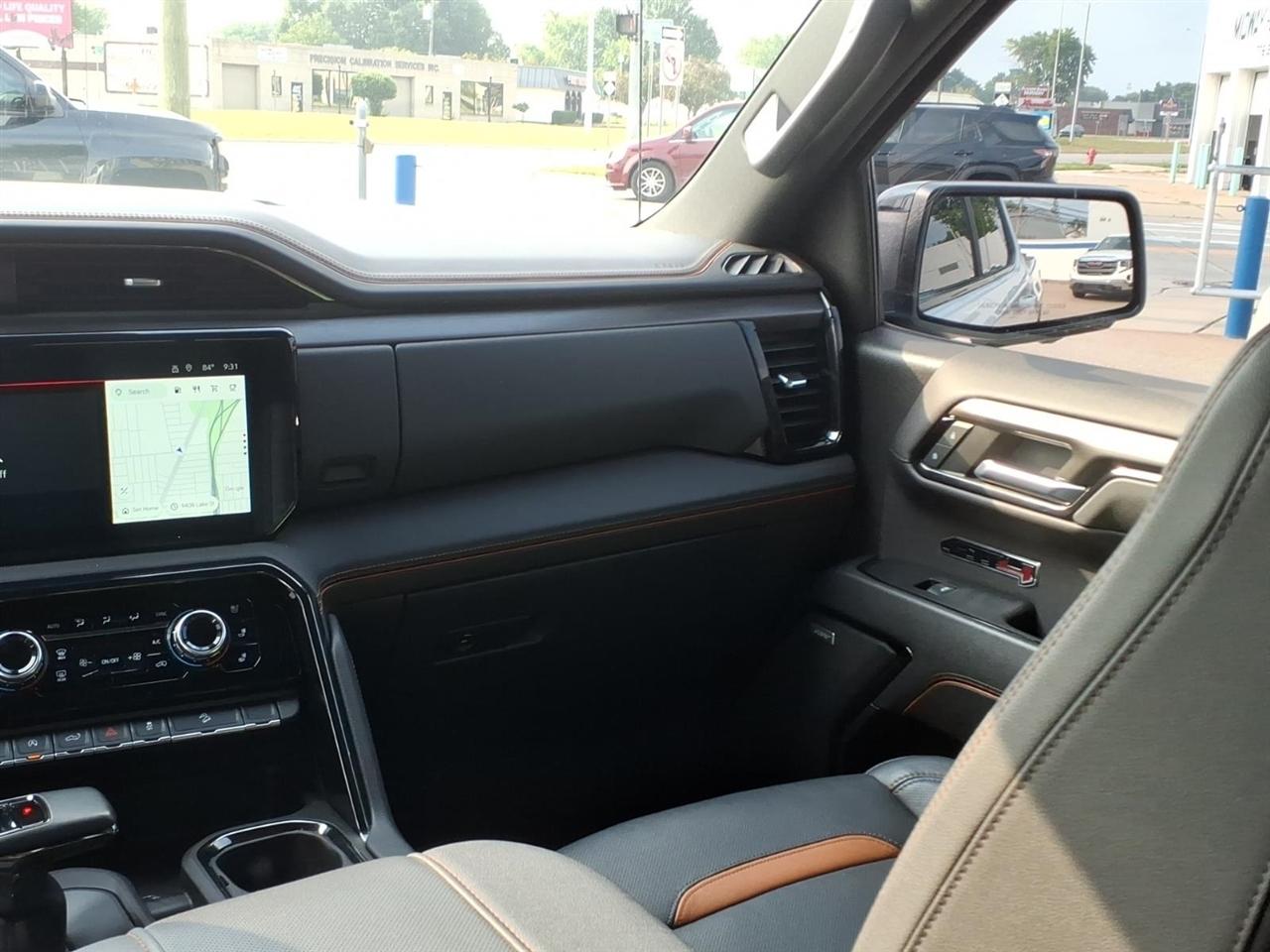 GMC Sierra 1500 4WD Crew Cab 147" AT4 2023