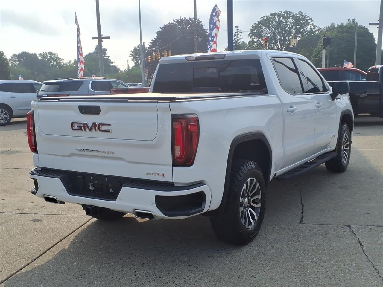 GMC Sierra 1500 4WD Crew Cab 147" AT4 2023