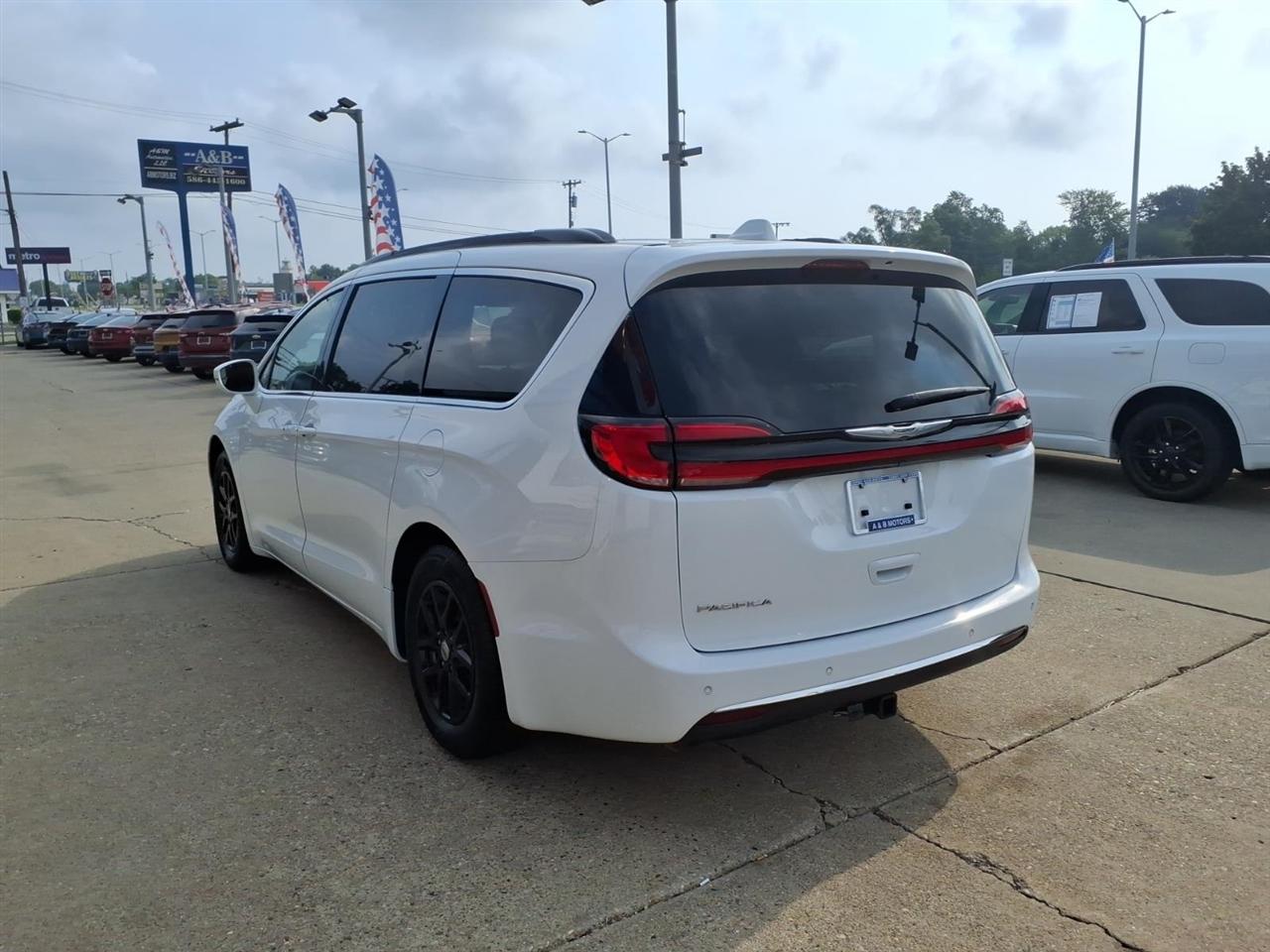 Chrysler Pacifica Touring L FWD 2022