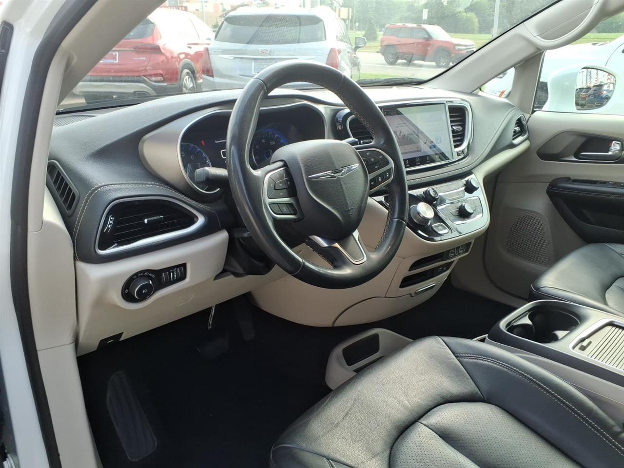 Chrysler Pacifica Touring L FWD 2022