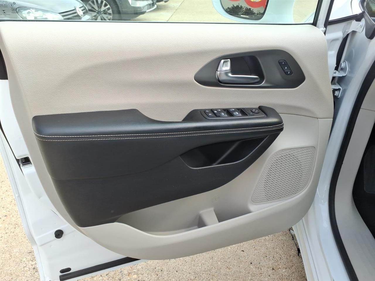 Chrysler Pacifica Touring L FWD 2022