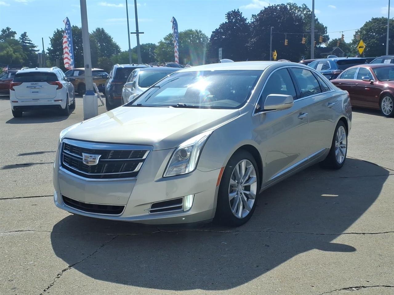 Cadillac XTS 4dr Sdn Luxury Collection AWD 2016