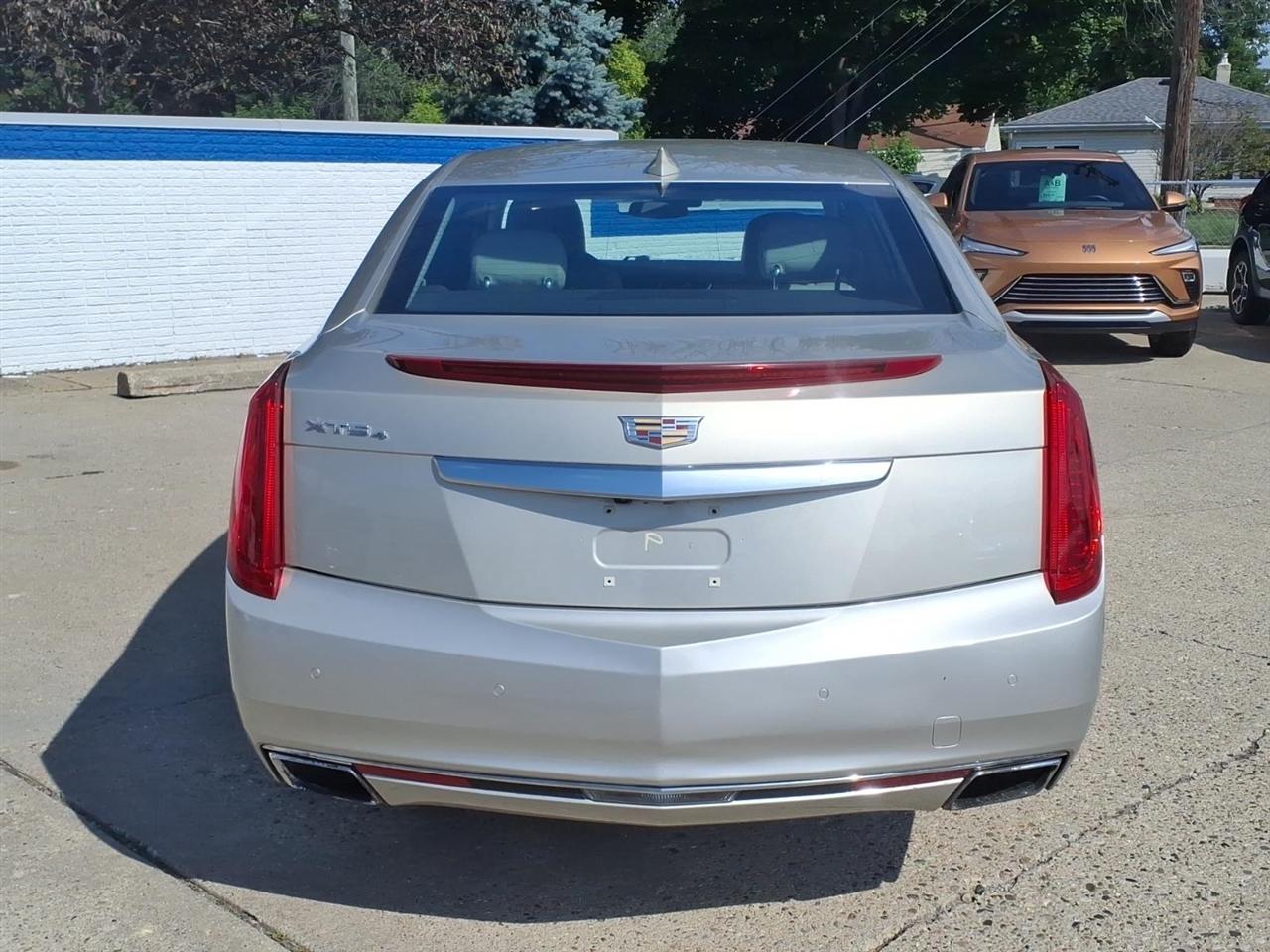 Cadillac XTS 4dr Sdn Luxury Collection AWD 2016