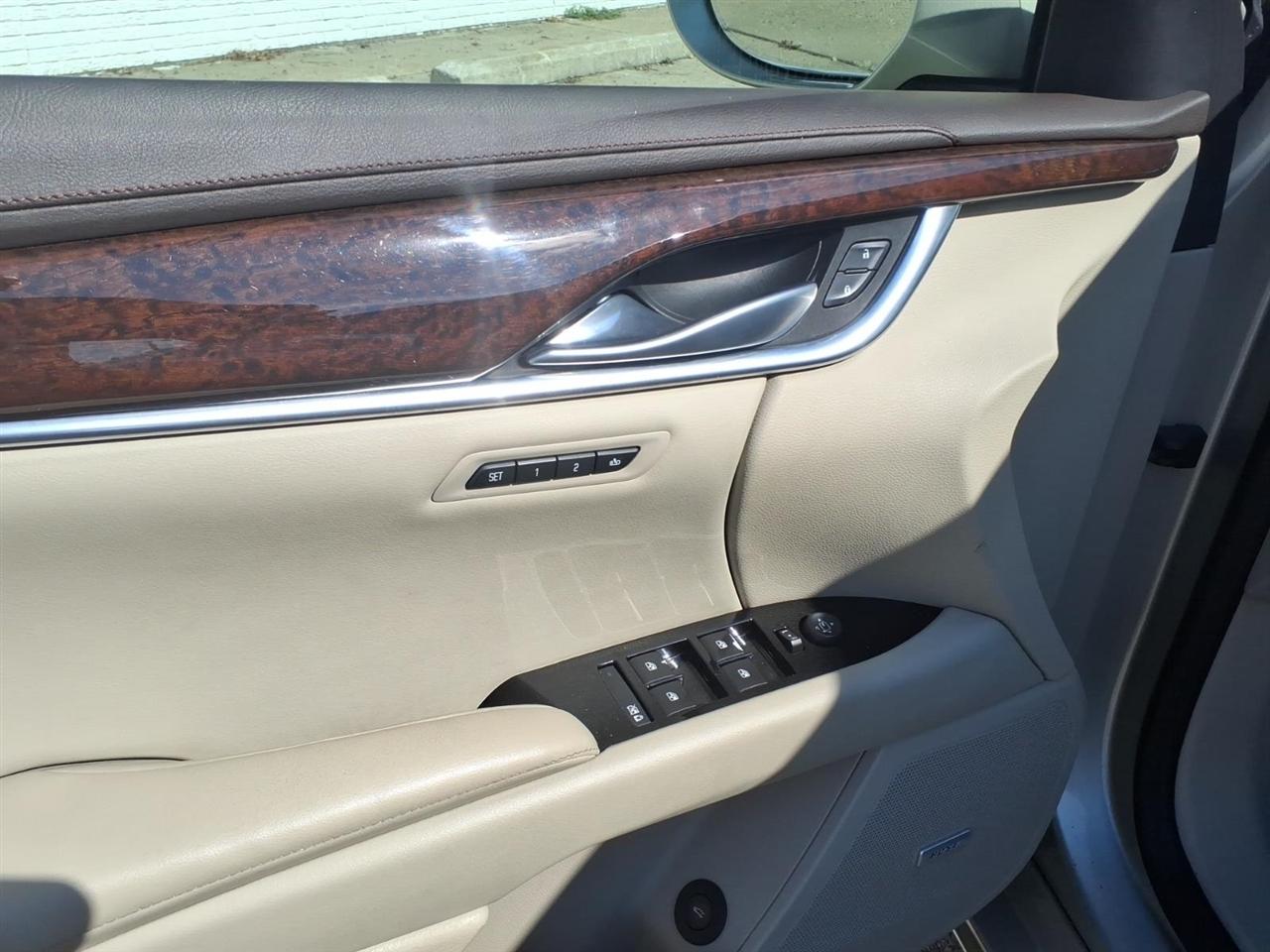 Cadillac XTS 4dr Sdn Luxury Collection AWD 2016