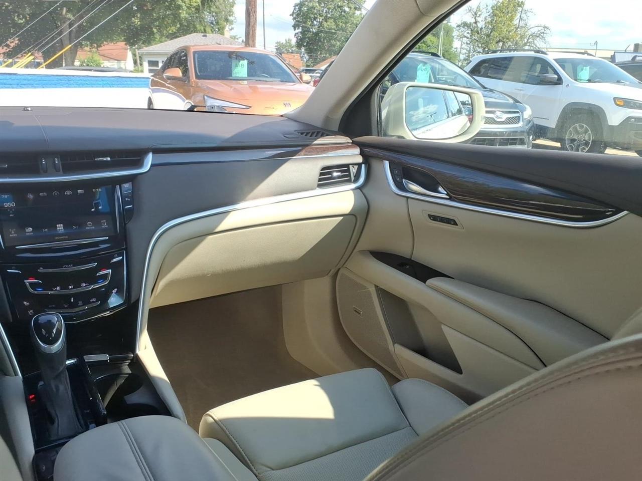 Cadillac XTS 4dr Sdn Luxury Collection AWD 2016