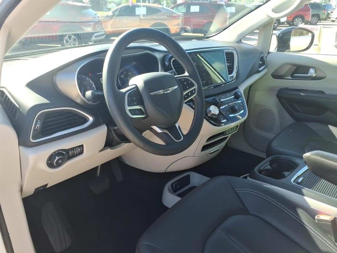 Chrysler Pacifica Touring L FWD 2024