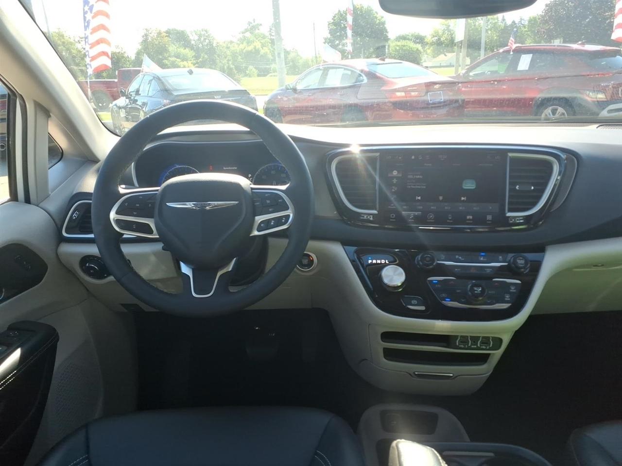 Chrysler Pacifica Touring L FWD 2024