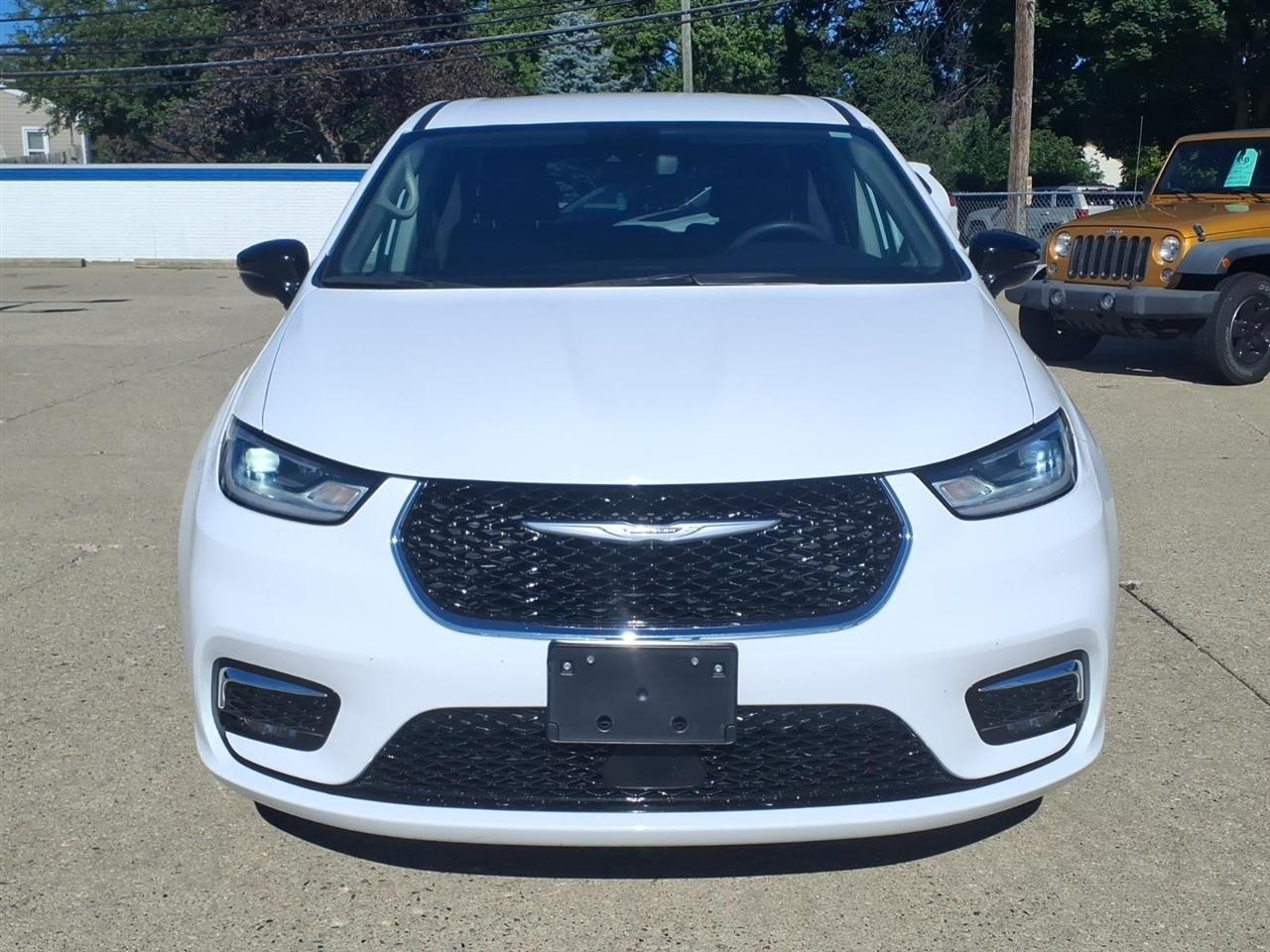 Chrysler Pacifica Touring L FWD 2024